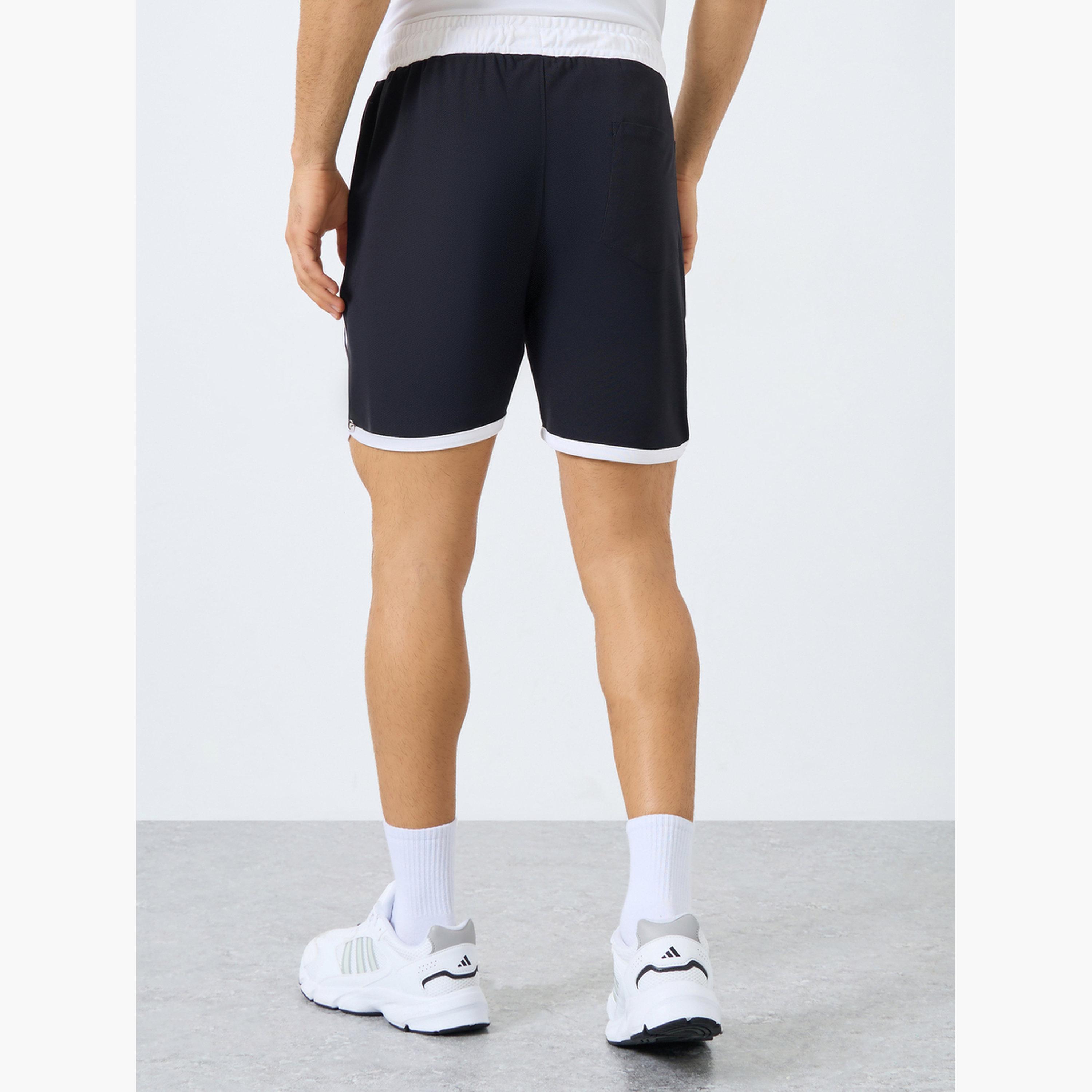 ستايلي - شورت رياضي بحواف متباينة مع جيب للرجال-sports-men-clothing-bottoms-shorts-image-4