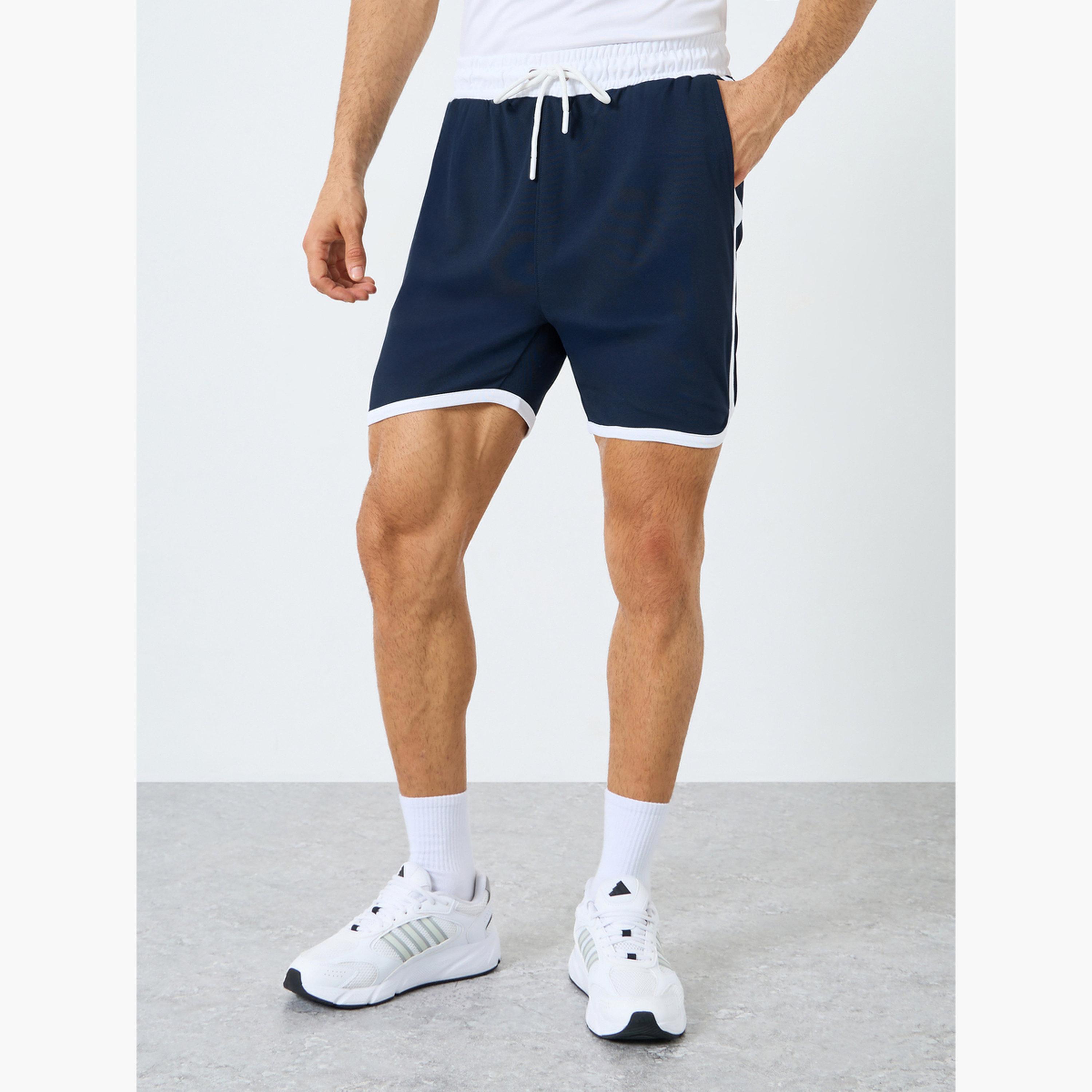 ستايلي - شورت رياضي بحواف متباينة مع جيب للرجال-sports-men-clothing-bottoms-shorts-image-1