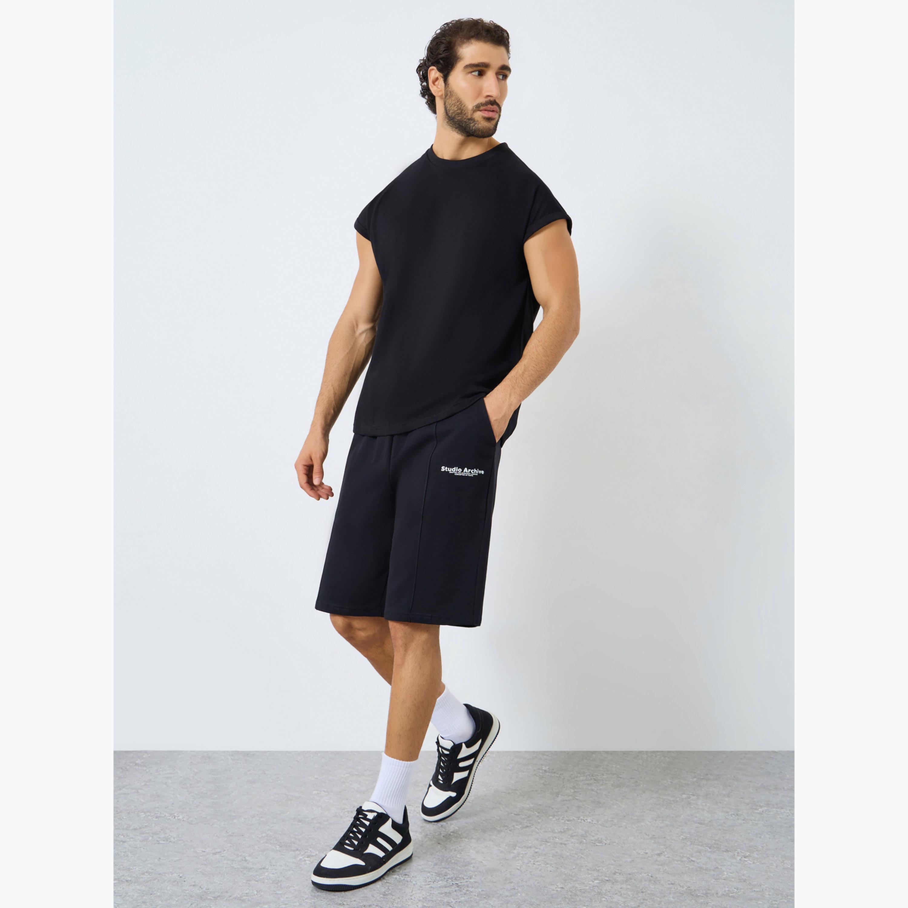 Styli Minimal Print Oversized Terry Shorts-men-clothing-sportswearandactivewear-bottoms-shorts-image-2