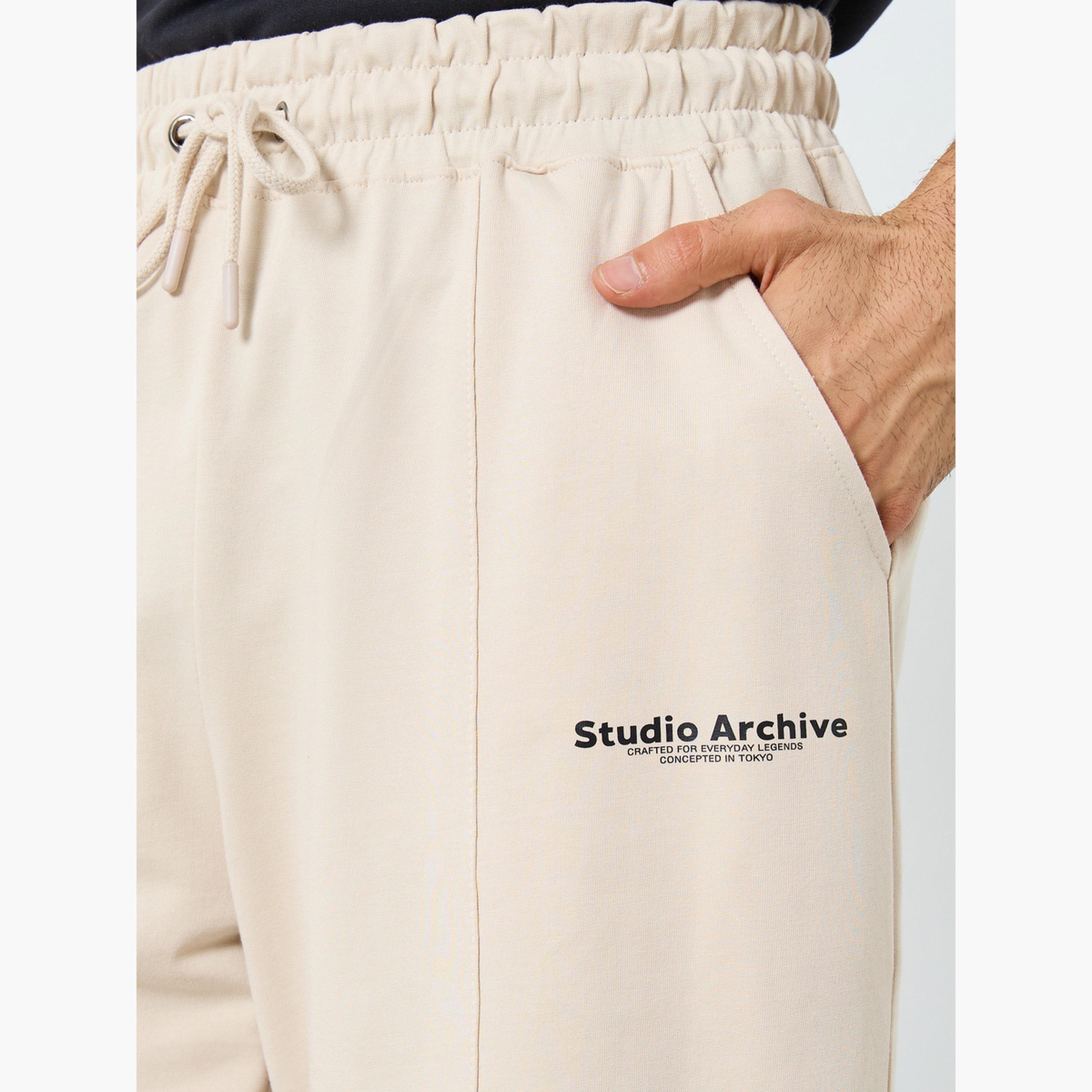 ستايلي - شورت تيري تصميم واسع نقشة بسيطة للرجال-men-clothing-sportswearandactivewear-bottoms-shorts-image-3