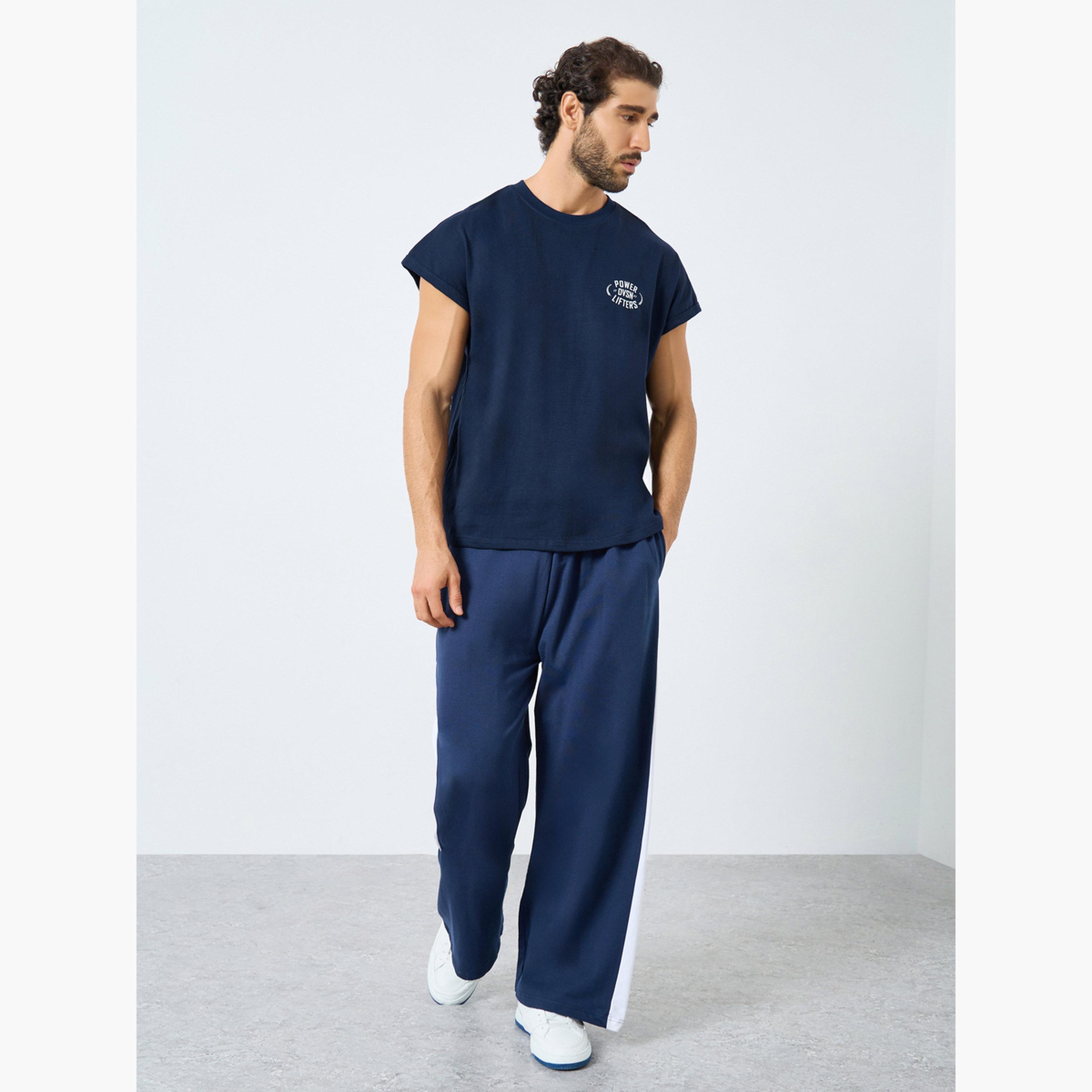 ستايلي - قميص تدريب ستيت بدون أكمام بقَصة جانبية منخفضة للرجال-men-clothing-sportswearandactivewear-tshirtsandpolos-image-2