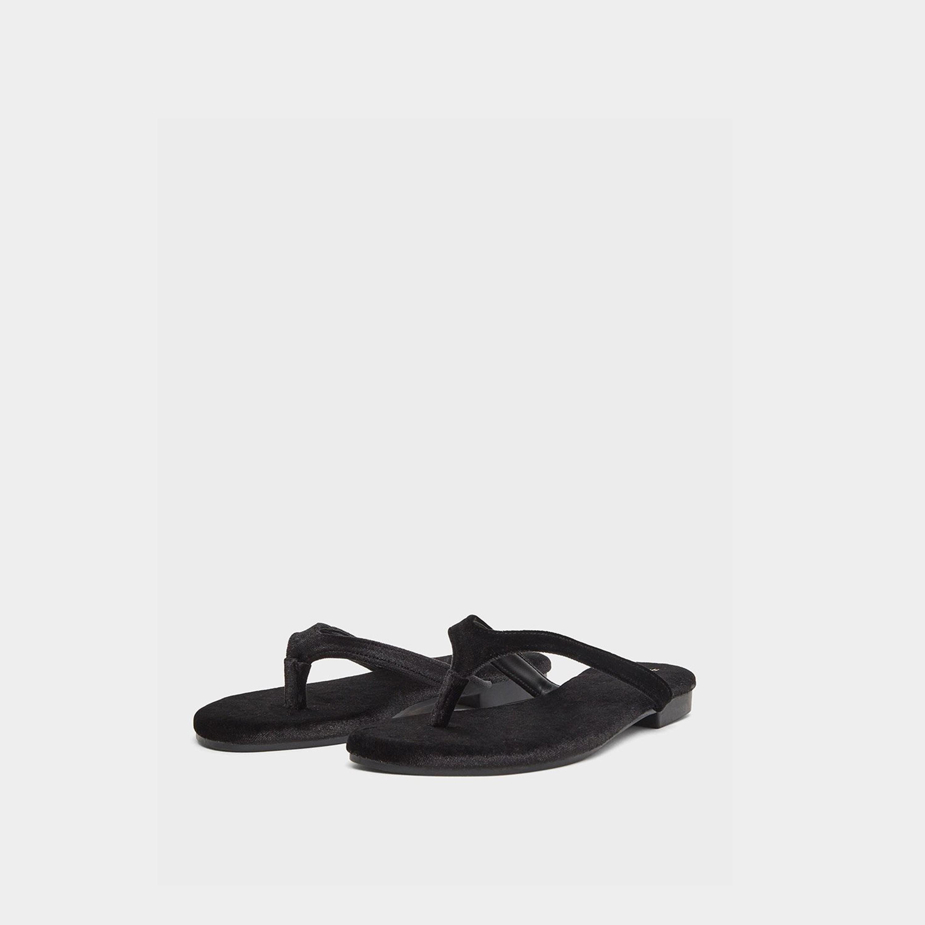 ستايلي - صندل مسطح بمظهر مخملي أسود-women-shoes-flipflopsandslides-image-1