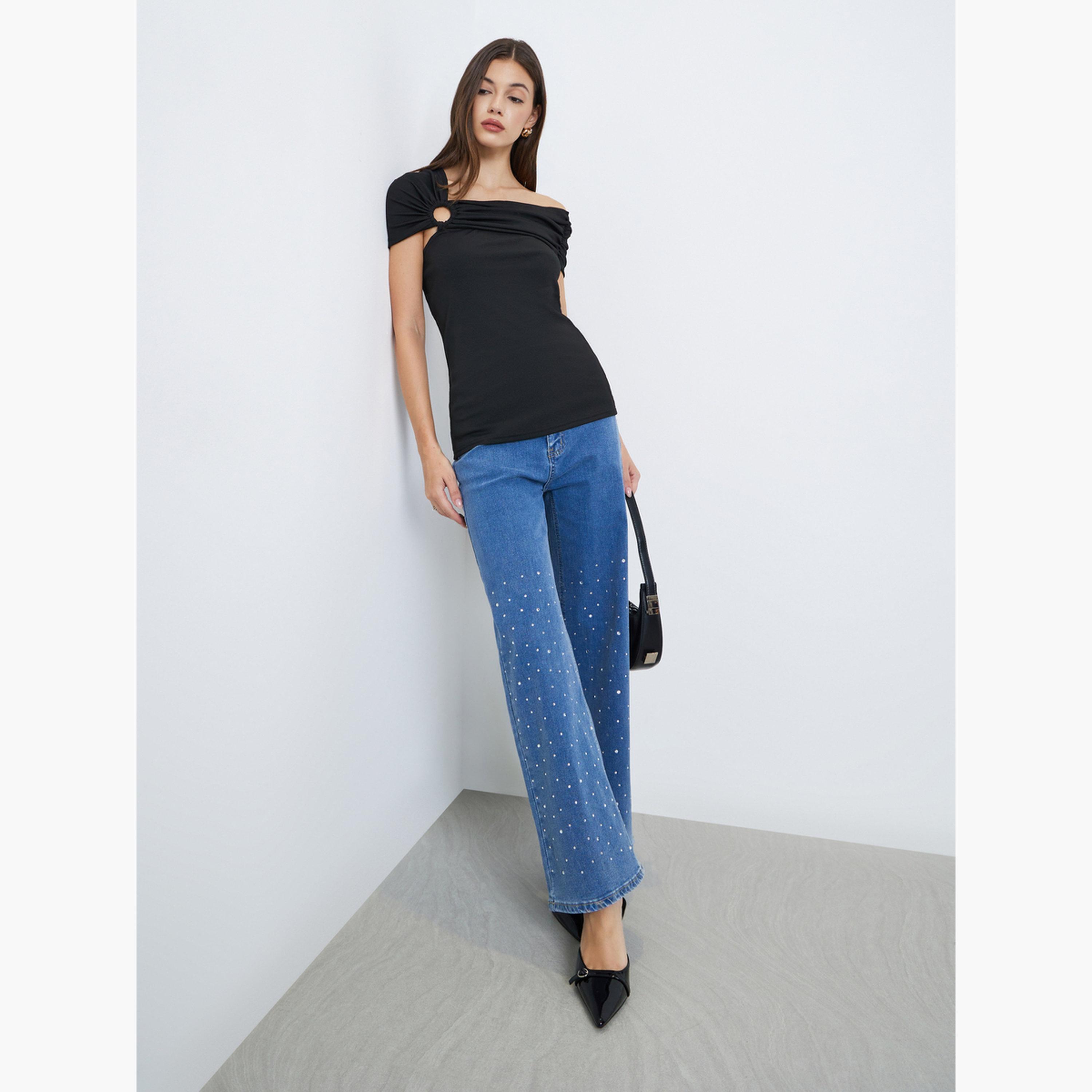 ستايلي - بلوزة محبوكة سوداء مكشوفة الكتفين مع تفاصيل حلقة-women-clothing-tshirts-image-2