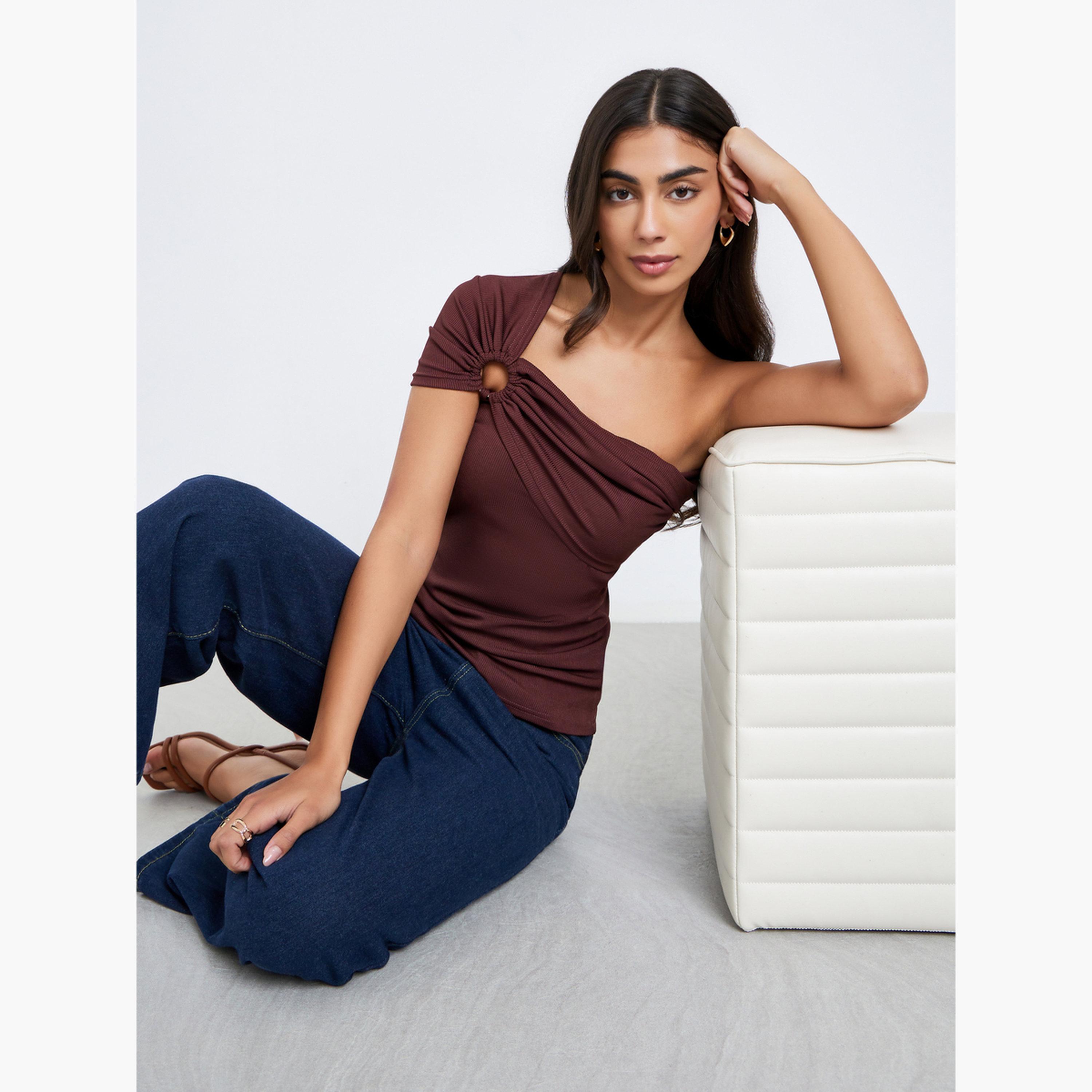 ستايلي - بلوزة بنية اللون محبوكة بكتف واحد-women-clothing-tshirts-image-3