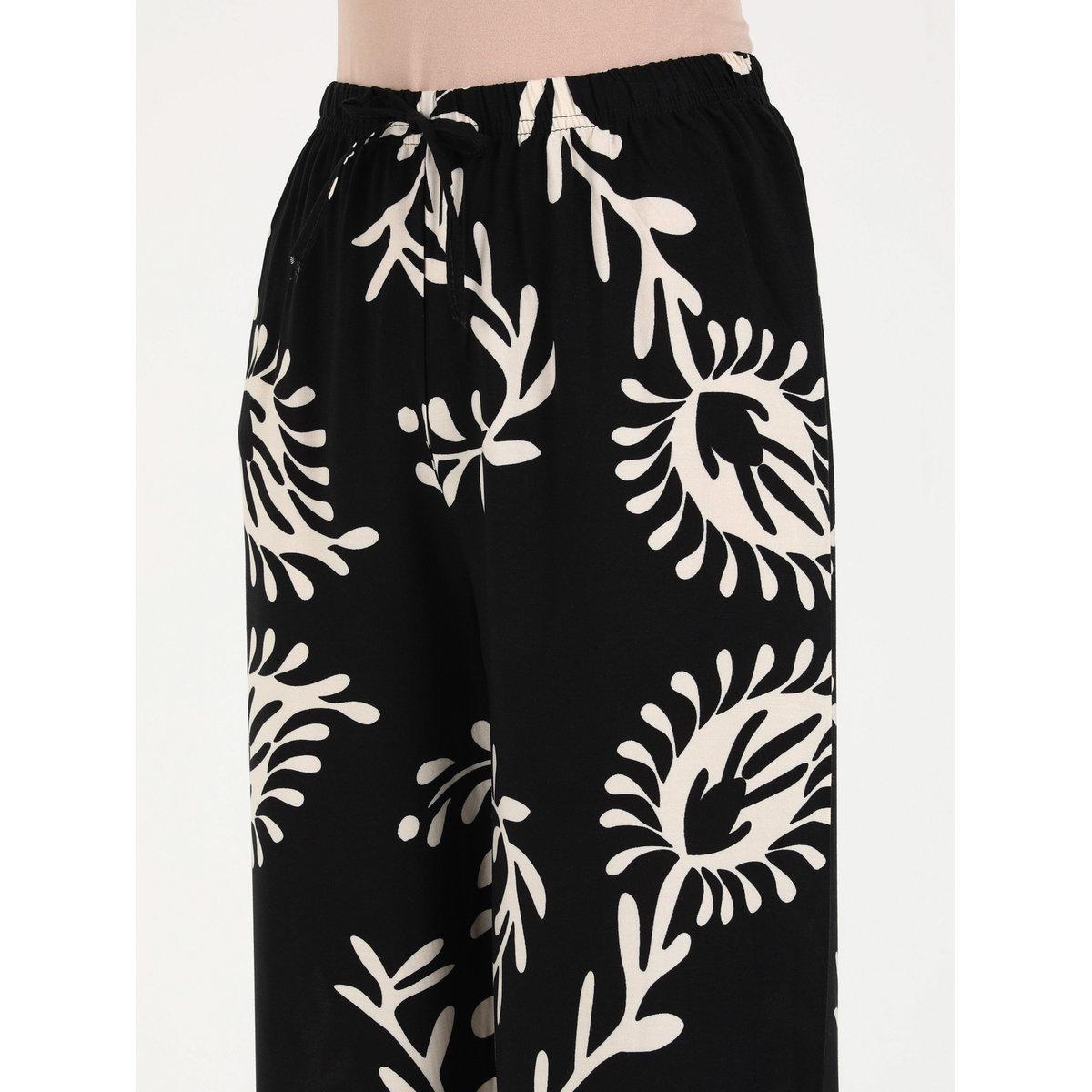 بنطال مُطبع بالكامل بتفاصيل خصر مطاطي-women-clothing-bottoms-trousers-image-4