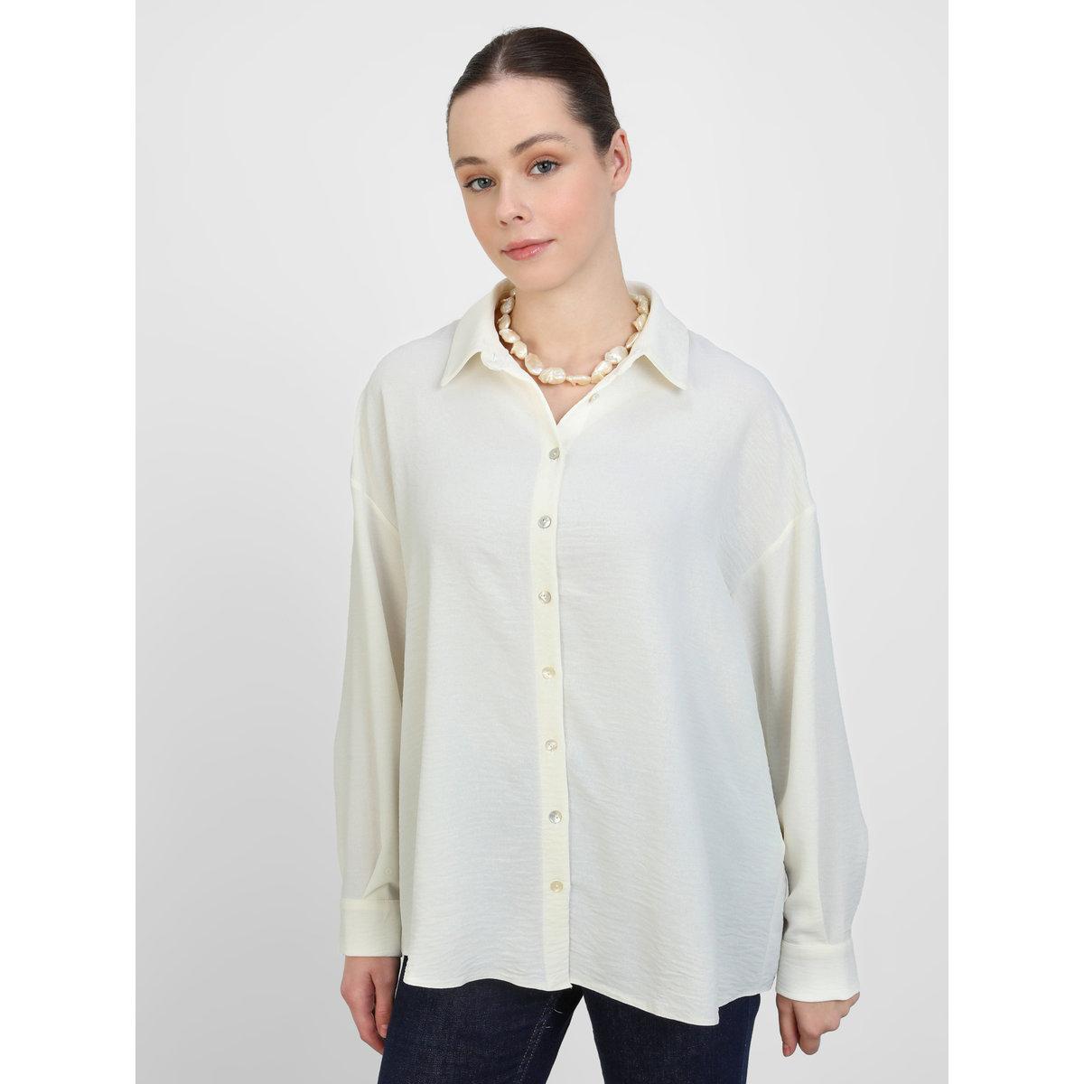 Modanisa X Styli Solid Relaxed Fit Buttoned Shirt-women-clothing-shirtsandblouses-shirts-image-2