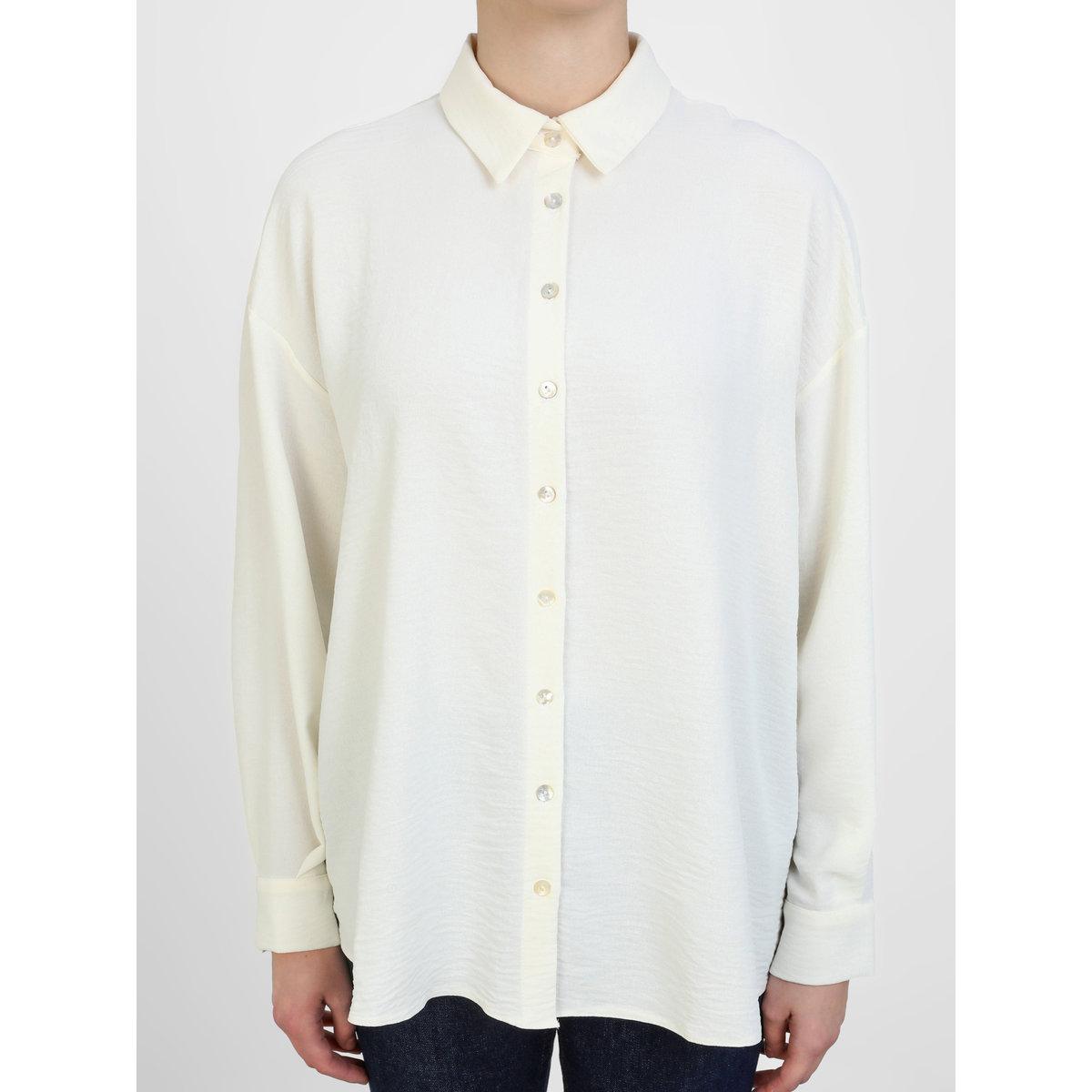 بلوزة سادة بقصة مريحة وبتفاصيل أزرار-women-clothing-shirtsandblouses-shirts-image-3