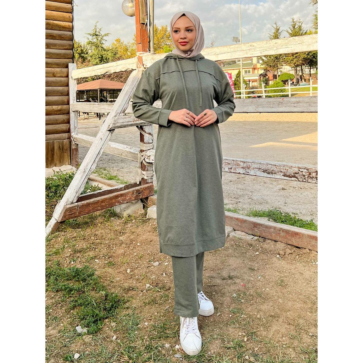 طقم رياضي محتشم ببلوزة طويلة وياقة هودي-men-clothing-sportswearandactivewear-tracksuits-image-1
