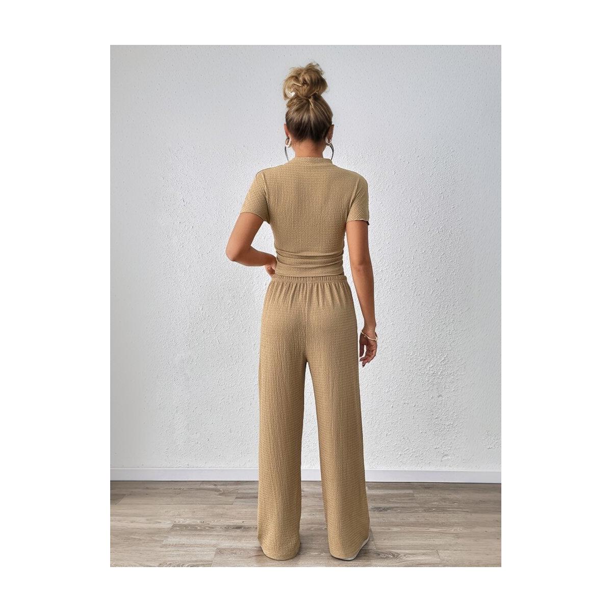 طقم منسق من بنطال وبلوزة بتفاصيل بارزة الملمس-women-clothing-coordsets-image-2