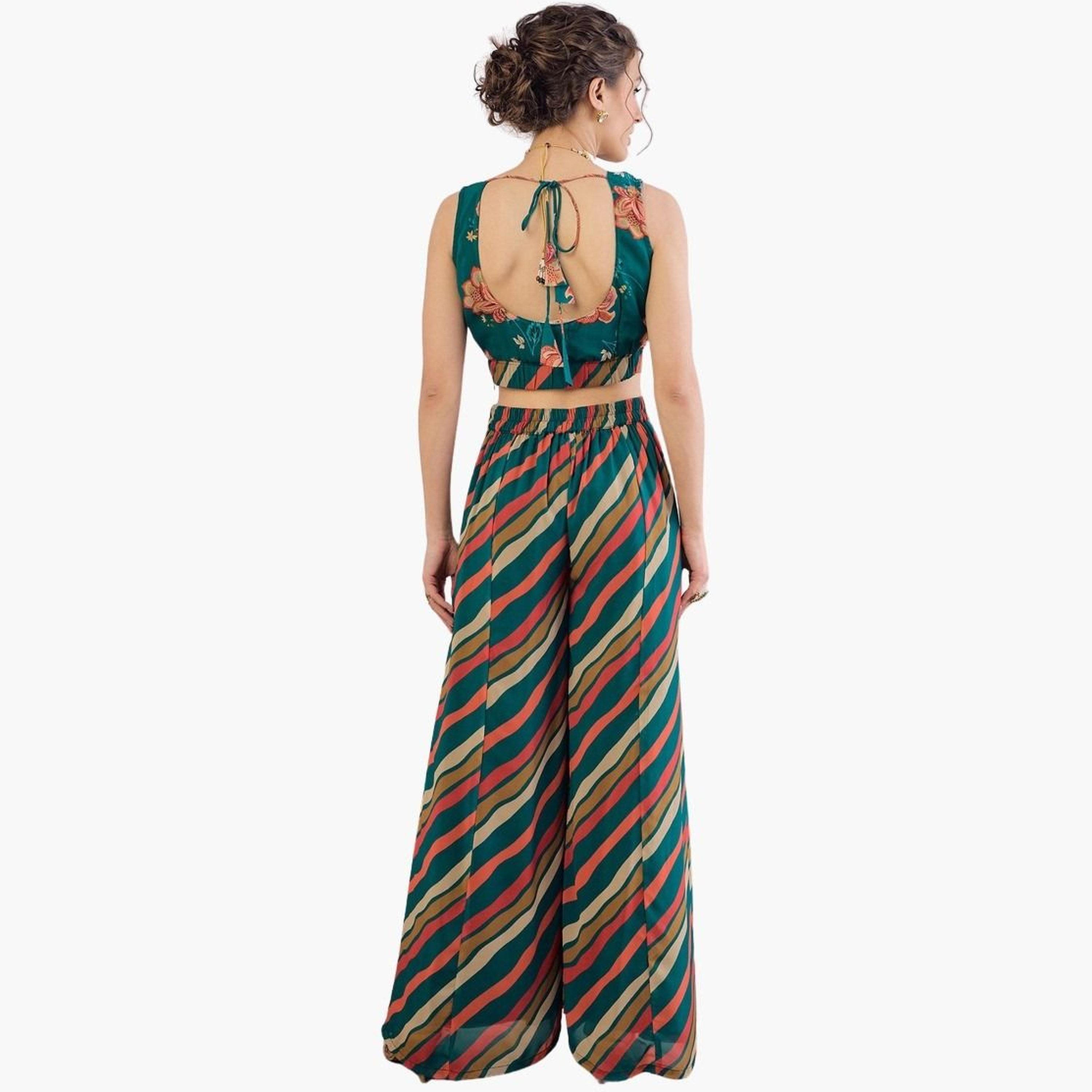 شاي باي ساسافراس - طقم بلوزة قصيرة مزينة بالزهور مع بنطال بالازو وقميص قصير للنساء-women-clothing-ethnicwear-salwarsuits-image-2