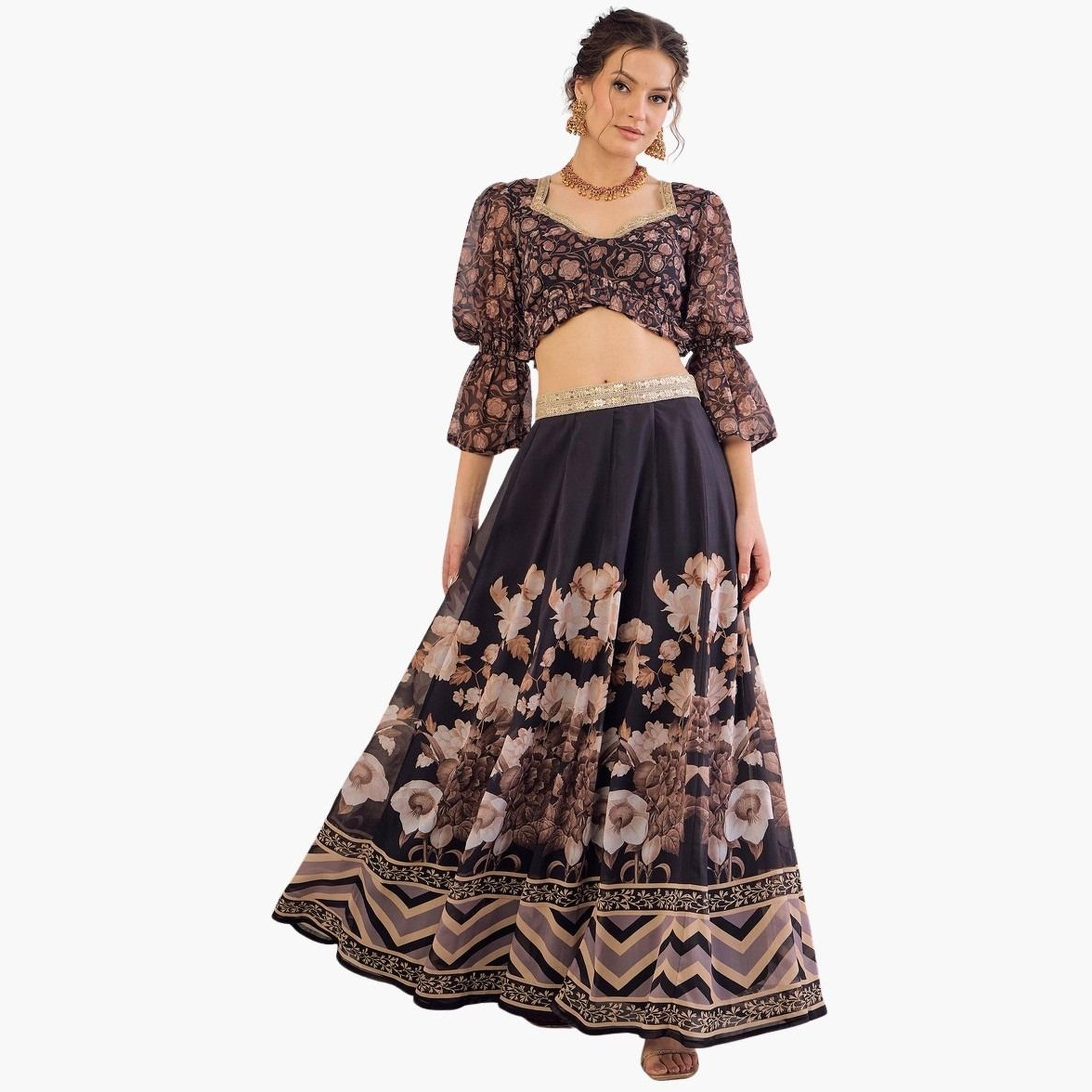 شاي باي ساسافراس - طقم بلوزة قصيرة سوداء مزينة بالزهور مع تنورة أناركلي للنساء-women-clothing-ethnicwear-salwarsuits-image-1
