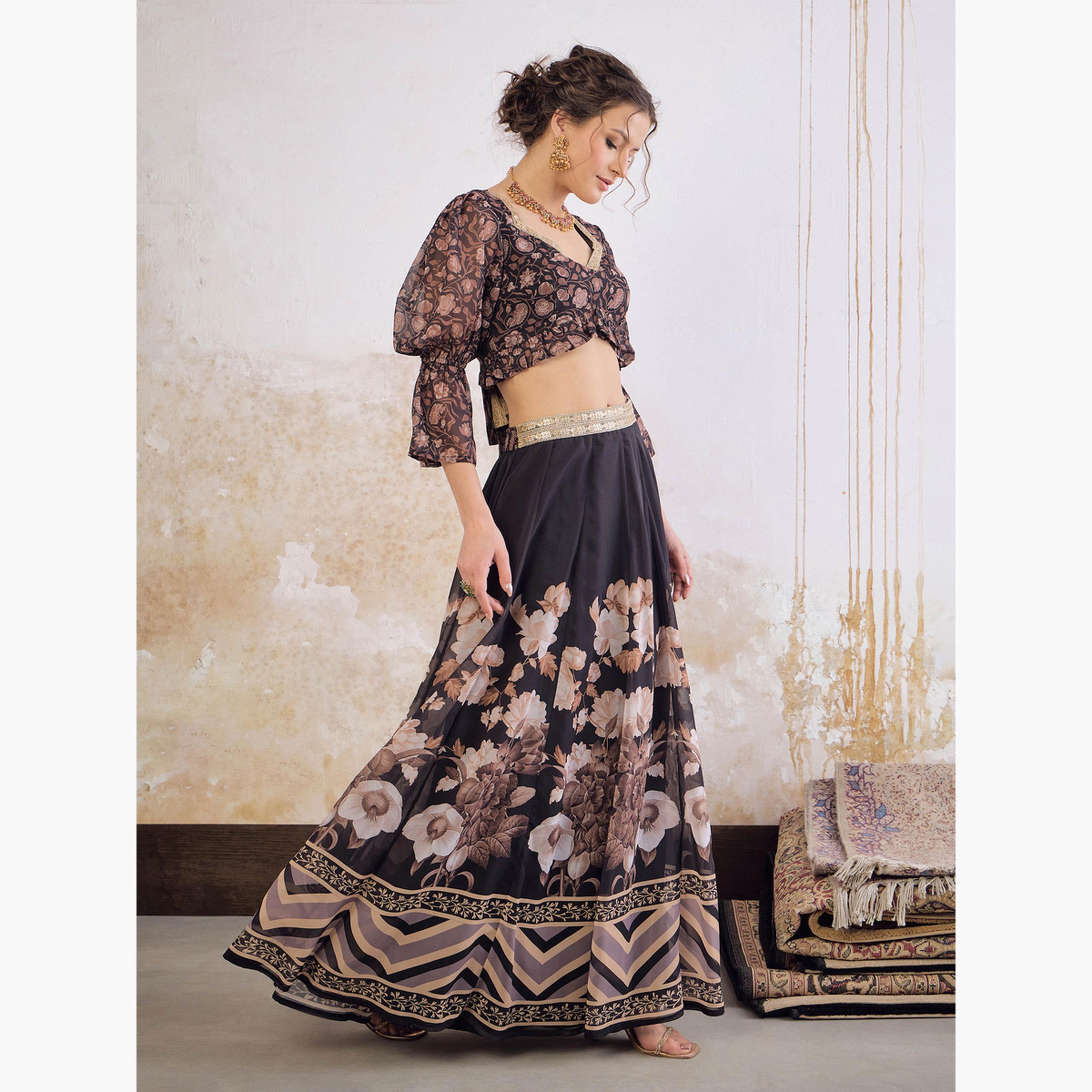 شاي باي ساسافراس - طقم بلوزة قصيرة سوداء مزينة بالزهور مع تنورة أناركلي للنساء-women-clothing-ethnicwear-salwarsuits-image-3