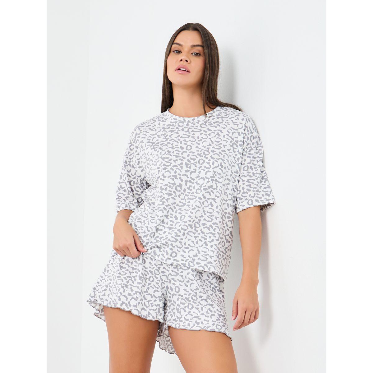 طقم منسق من شورت وتيشيرت بطبعة ليوبارد-women-clothing-nightwear-pyjamas-shortsets-image-1