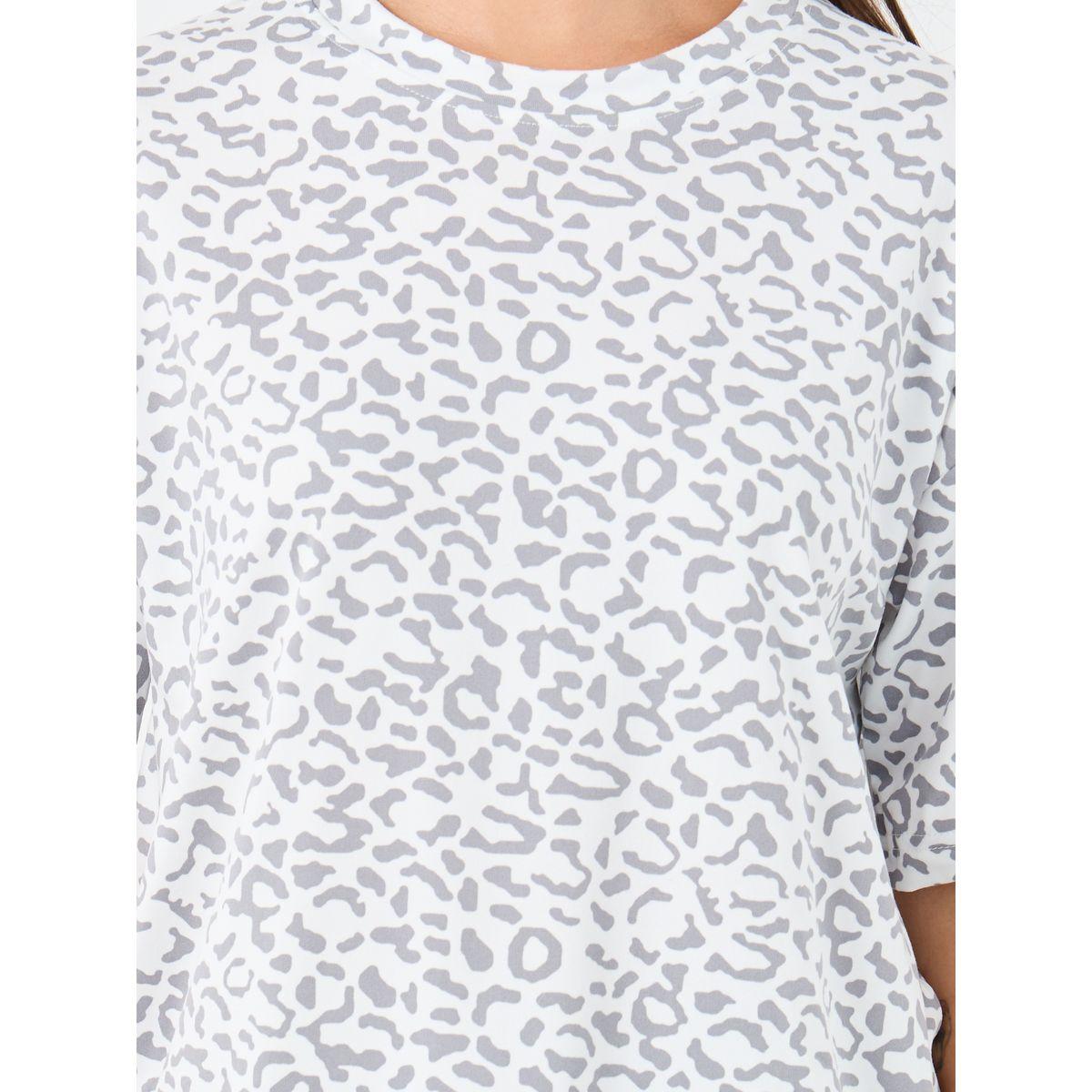 طقم منسق من شورت وتيشيرت بطبعة ليوبارد-women-clothing-nightwear-pyjamas-shortsets-image-3