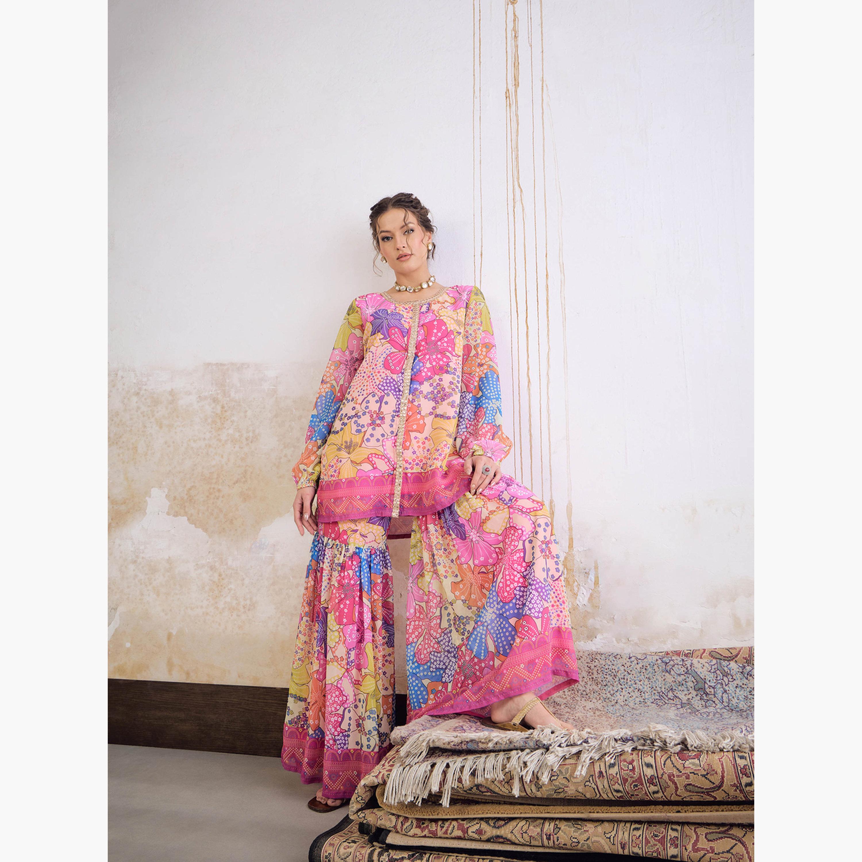شاي باي ساسافراس - طقم بلوزة وردية مزينة بنقشة زهور أمامية مع بنطال شرارا للنساء-women-clothing-ethnicwear-salwarsuits-image-3