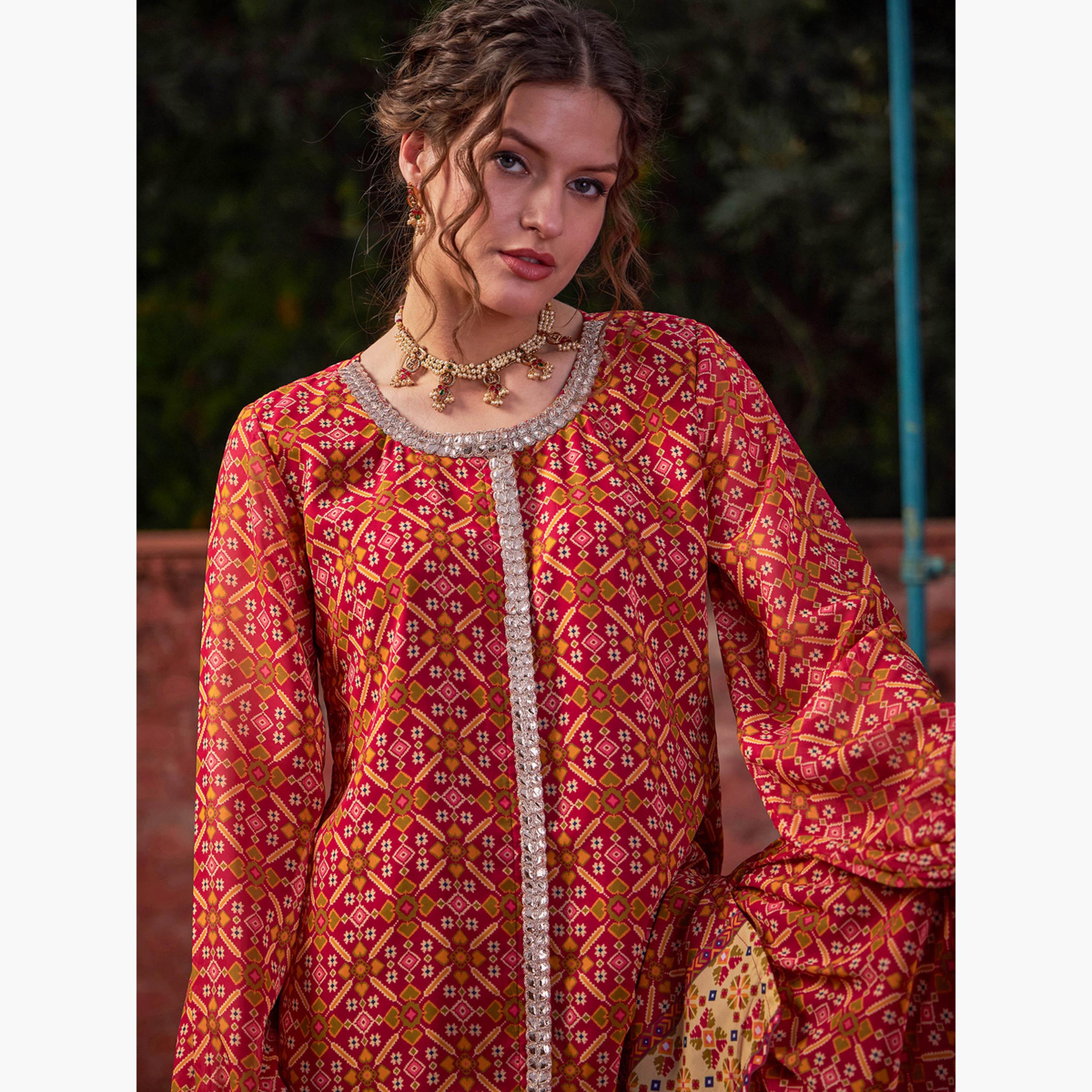 شاي باي ساسافراس - طقم بلوزة بنقشة زهور أمامية لون البرغندي مع بنطال شرارا للنساء-women-clothing-ethnicwear-salwarsuits-image-4