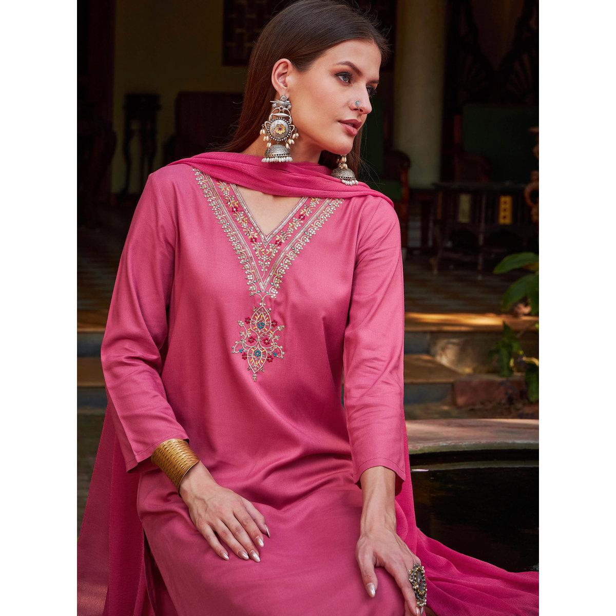 طقم من كورتا بتفاصيل مُطرزة مع بنطال ودوباتا-women-clothing-ethnicwear-sareesets-image-4