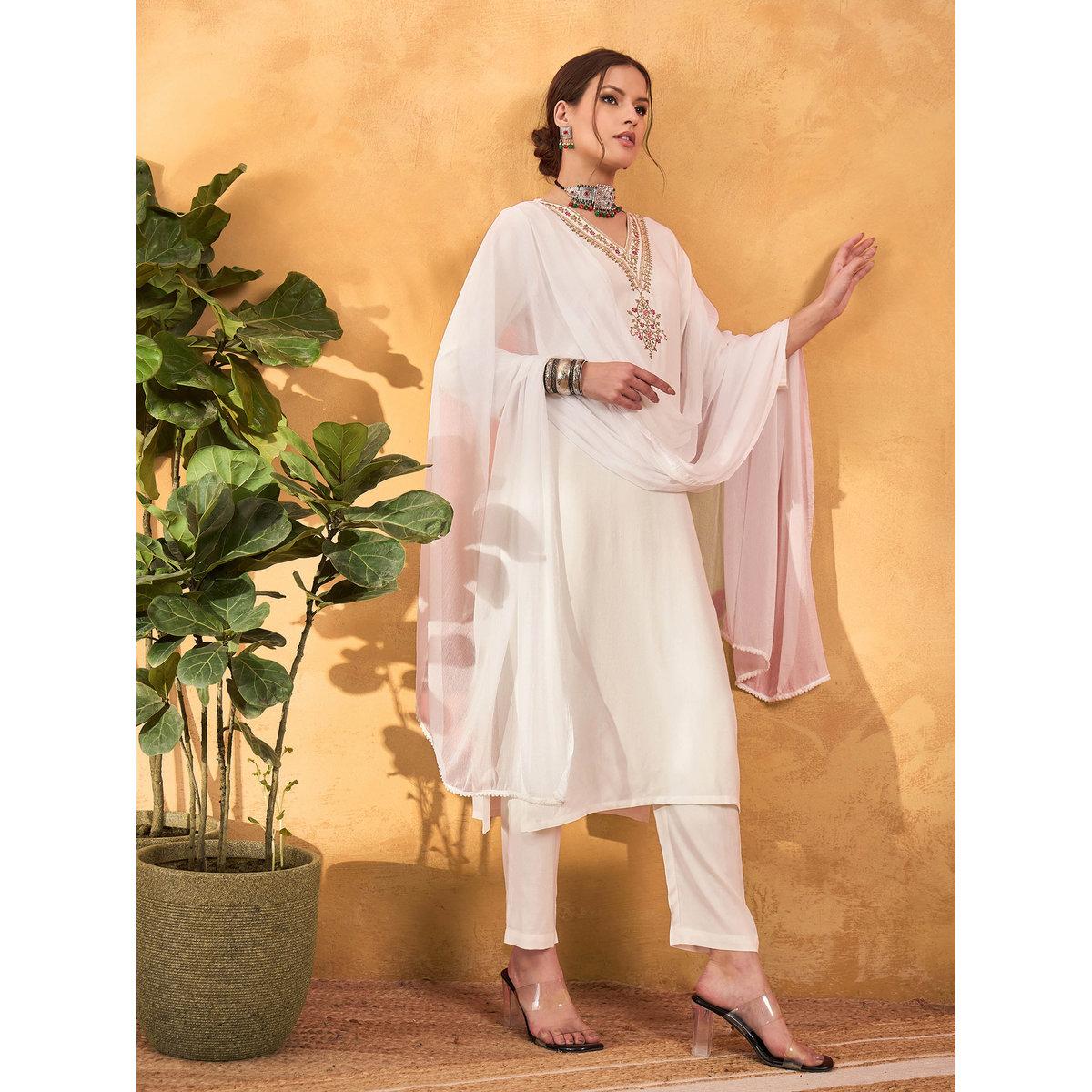 طقم من كورتا بتفاصيل مُطرزة مع بنطال ودوباتا-women-clothing-ethnicwear-sareesets-image-3