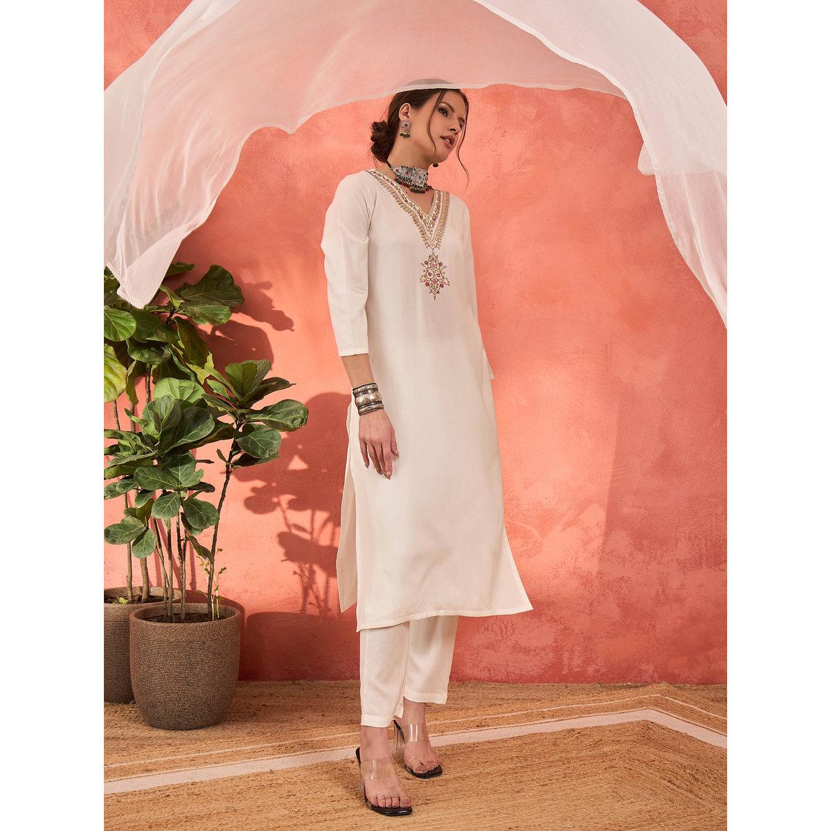 طقم من كورتا بتفاصيل مُطرزة مع بنطال ودوباتا-women-clothing-ethnicwear-sareesets-image-8