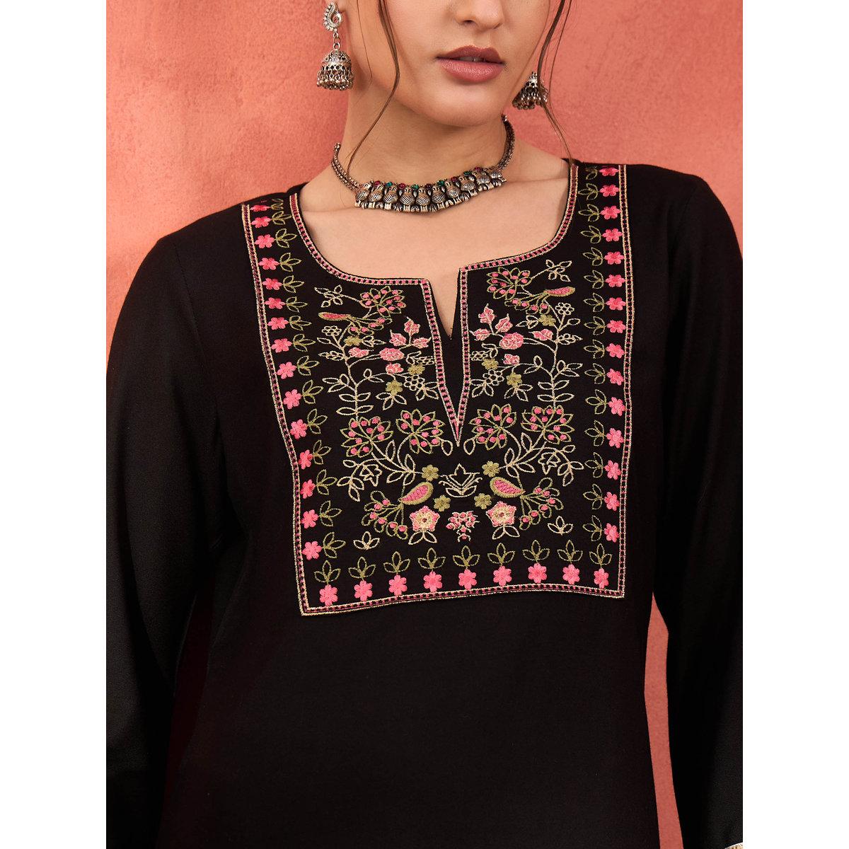 طقم من كورتا بتفاصيل مُطرزة مع بنطال سروال-women-clothing-ethnicwear-kurtasets-image-4