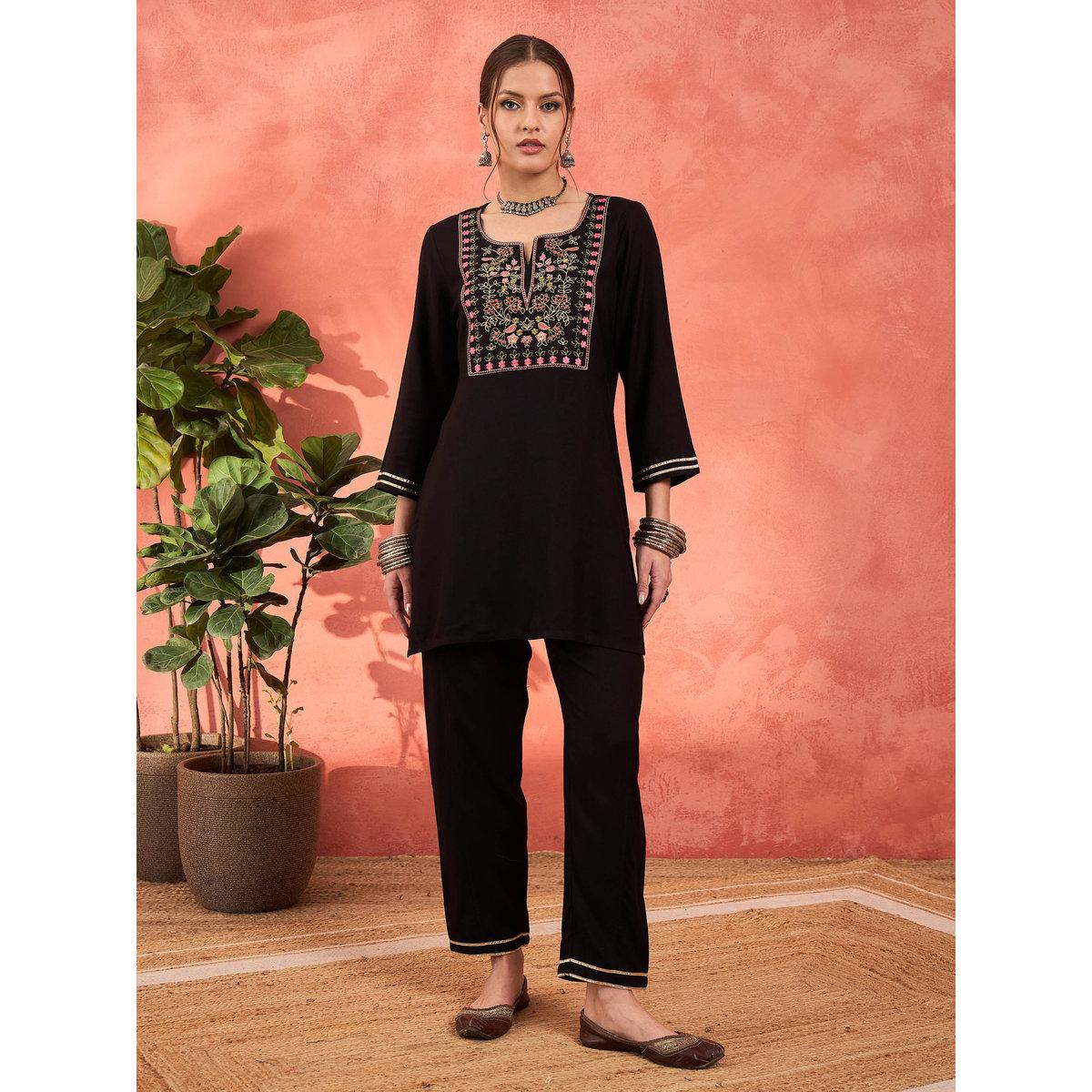 طقم من كورتا بتفاصيل مُطرزة مع بنطال سروال-women-clothing-ethnicwear-kurtasets-image-5