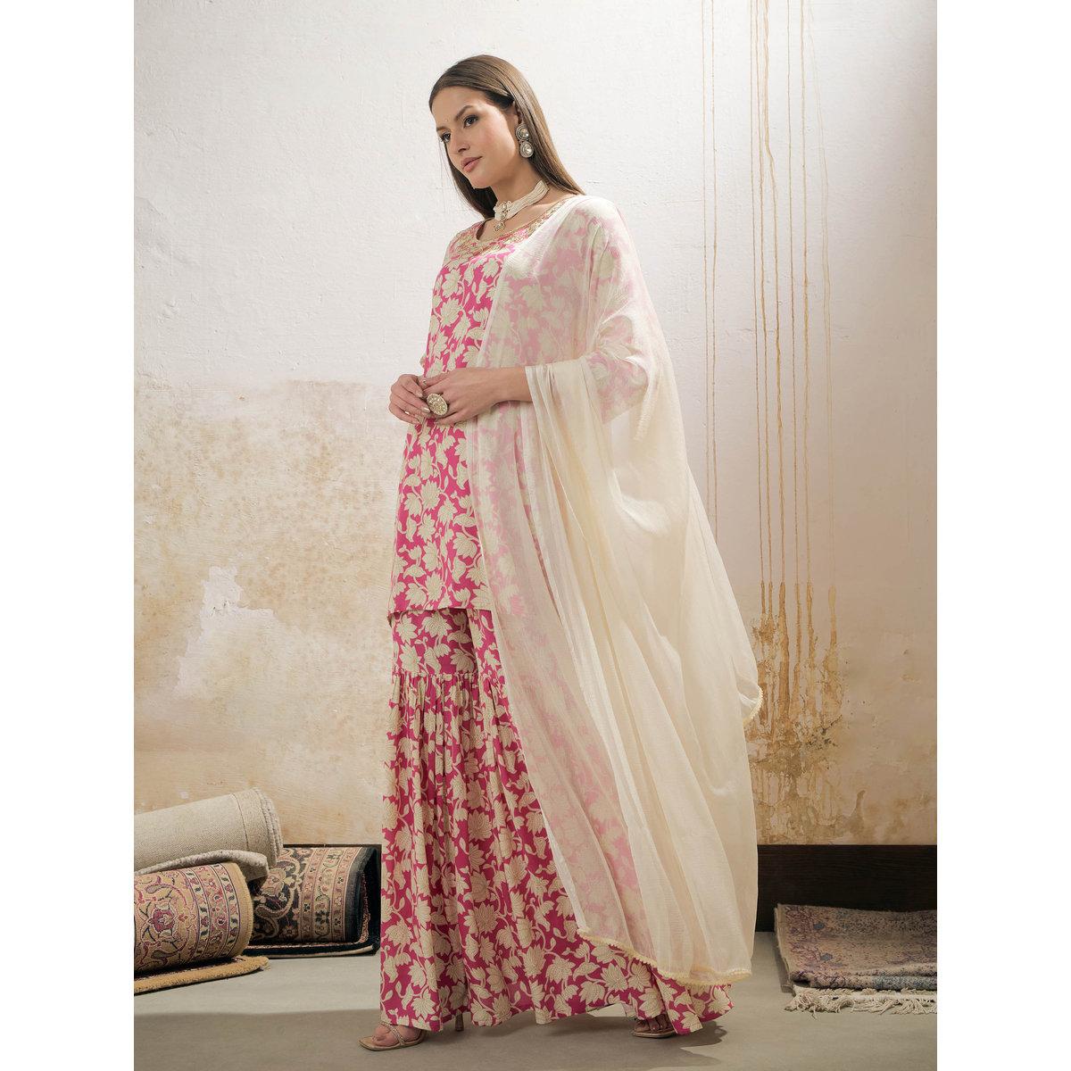 طقم من كورتا بتفاصيل مُطرزة مع بنطال شرارة ودوباتا-women-clothing-ethnicwear-kurtasets-image-3