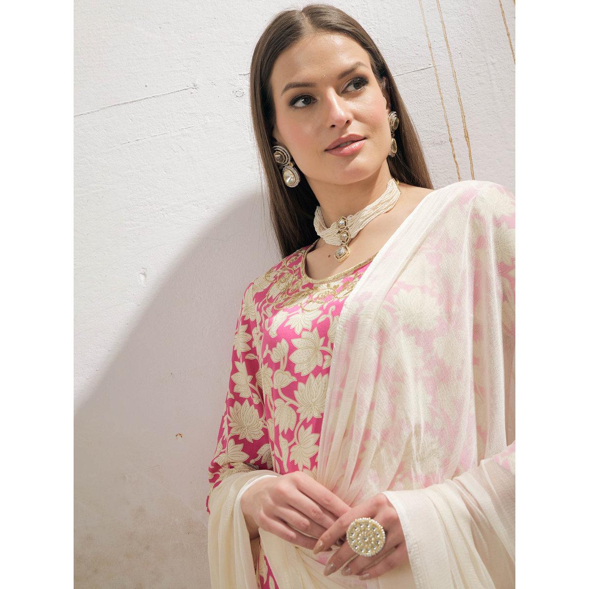 طقم من كورتا بتفاصيل مُطرزة مع بنطال شرارة ودوباتا-women-clothing-ethnicwear-kurtasets-image-4
