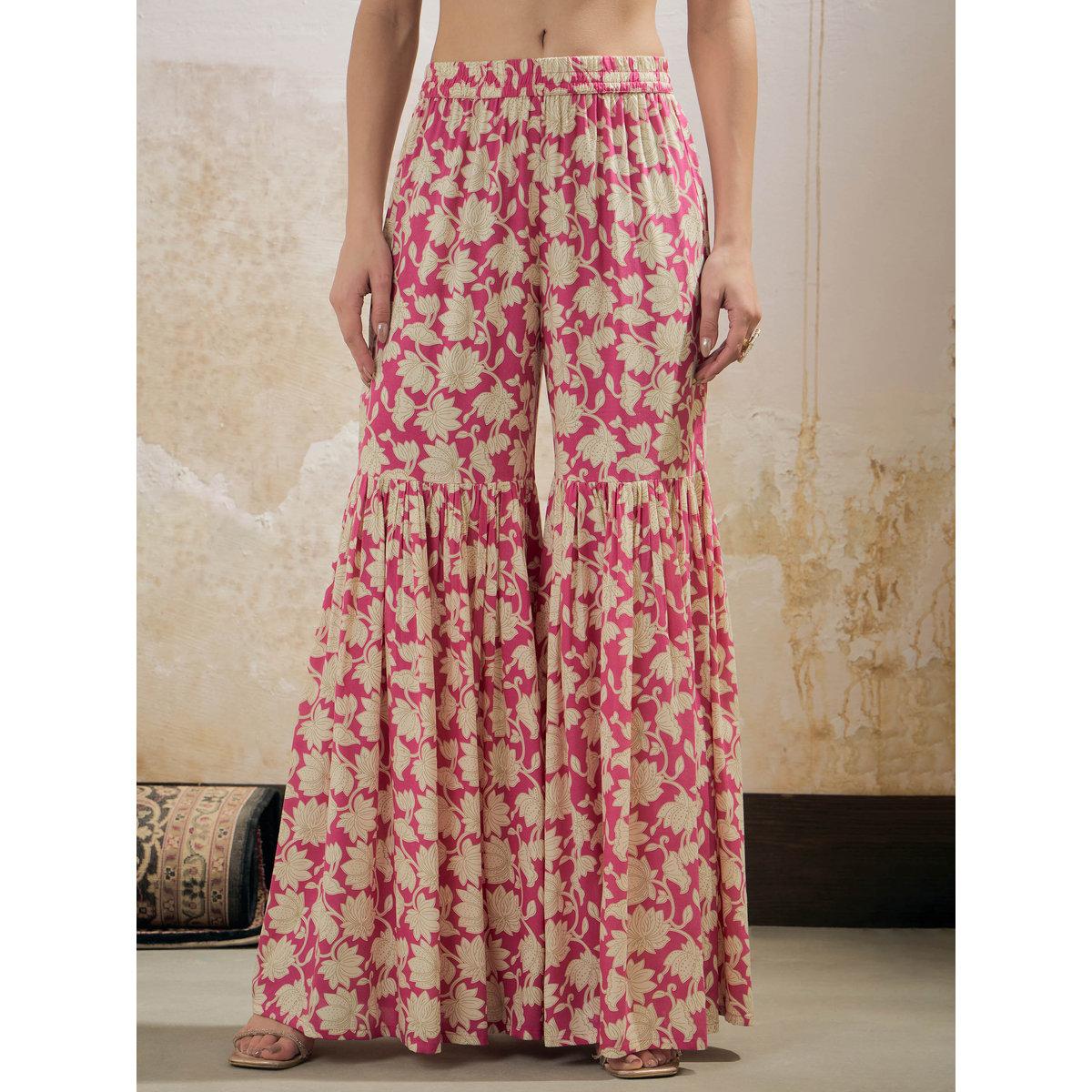 طقم من كورتا بتفاصيل مُطرزة مع بنطال شرارة ودوباتا-women-clothing-ethnicwear-kurtasets-image-6