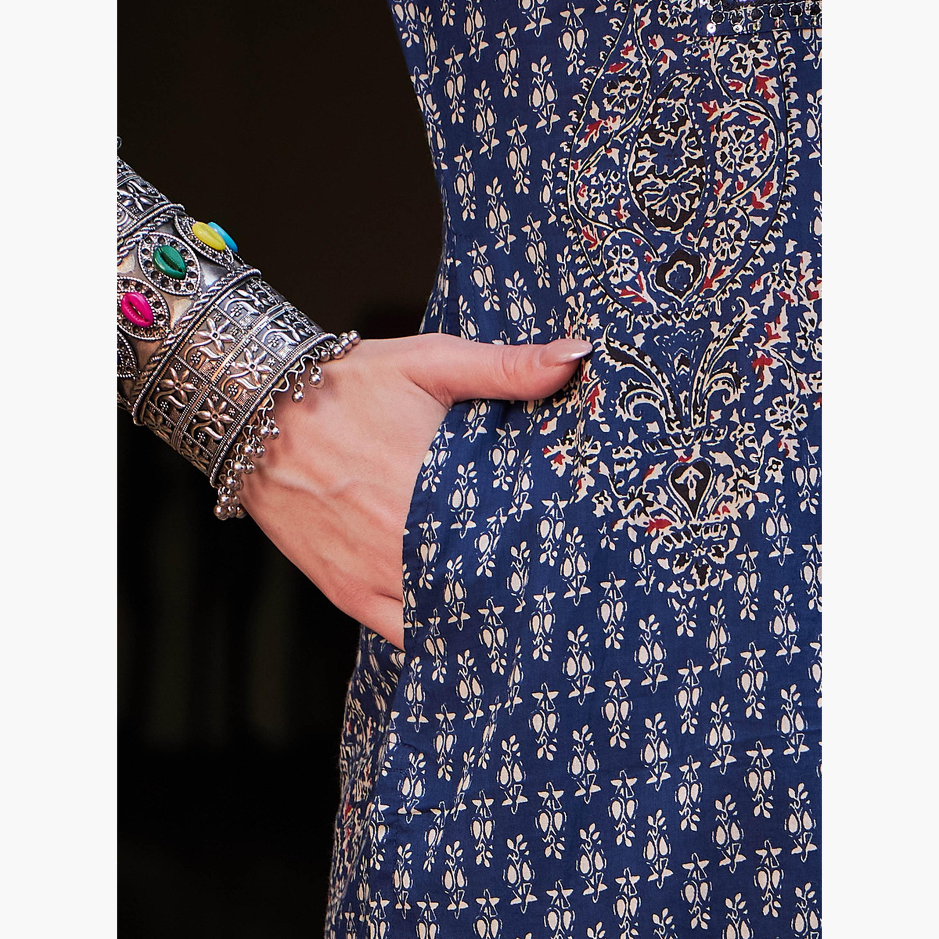 شاي باي ساسافراس - كورتا أزرق داكن مزهر مع بنطال ضيق ووشاح للنساء-women-clothing-ethnicwear-kurtasets-image-5