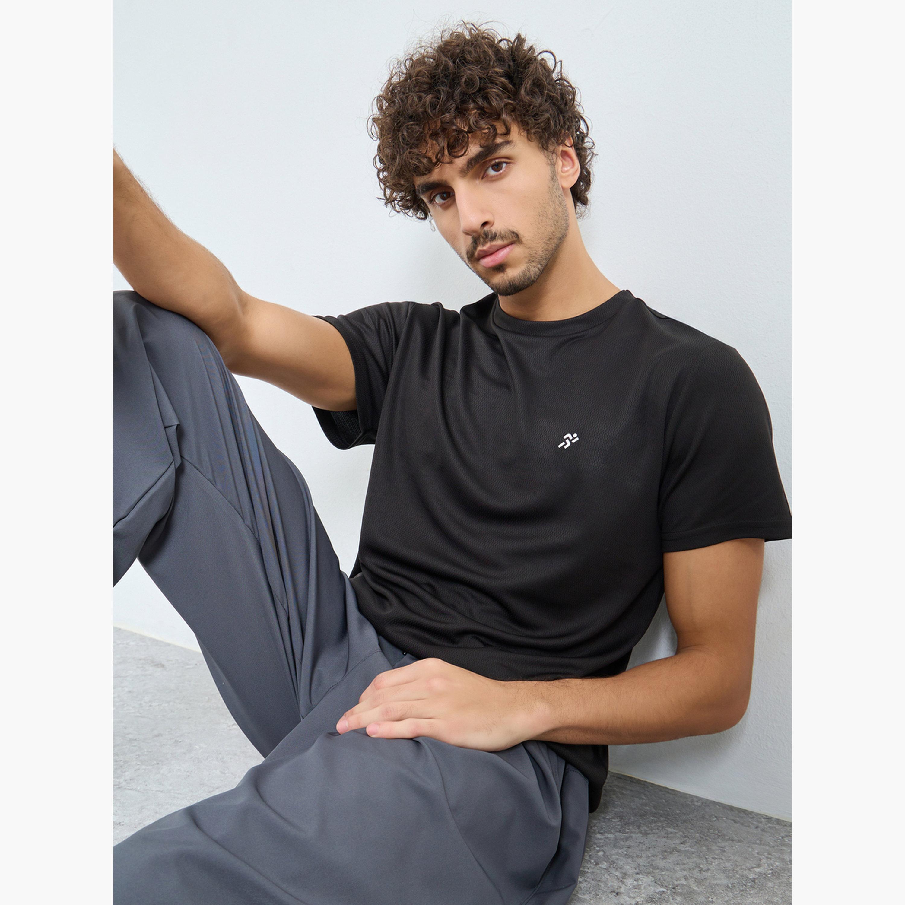 ستايلي - تي شيرت رجالي رياضي أسود بطبعة ظهر عادية-men-clothing-sportswearandactivewear-tshirtsandpolos-image-3