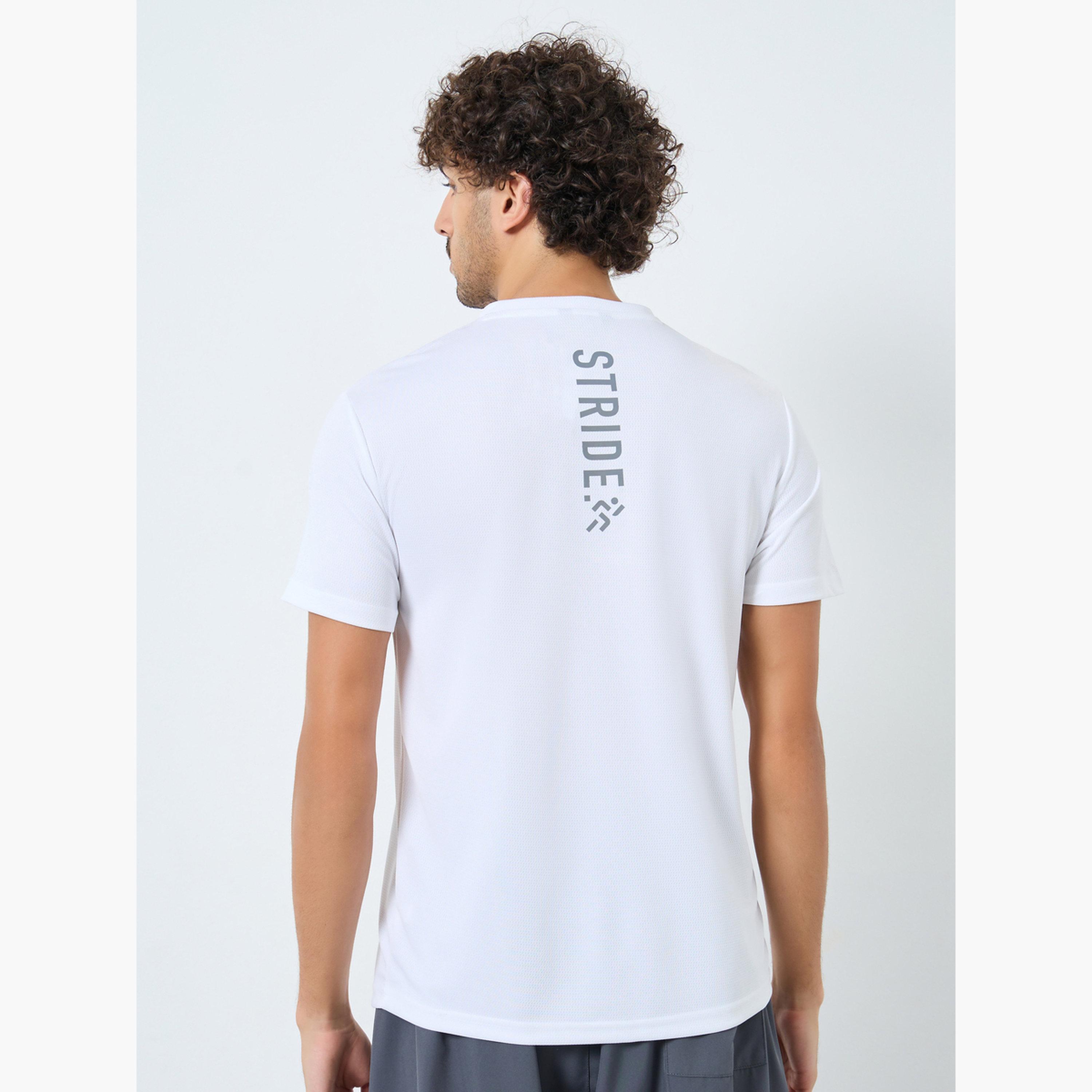 ستايلي - تي شيرت رجالي رياضي أبيض بطبعة ظهر عادية-men-clothing-sportswearandactivewear-tshirtsandpolos-image-4