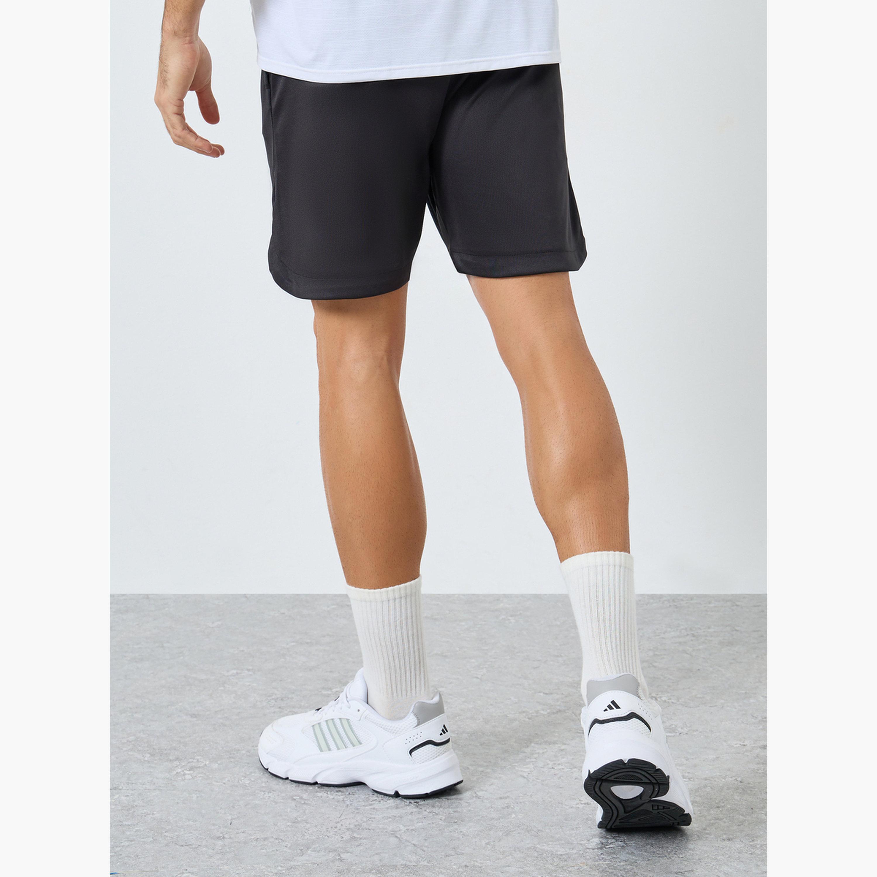 ستايلي - شورت رياضي بطباعة نصية مع جيب للرجال-men-clothing-sportswearandactivewear-bottoms-shorts-image-5