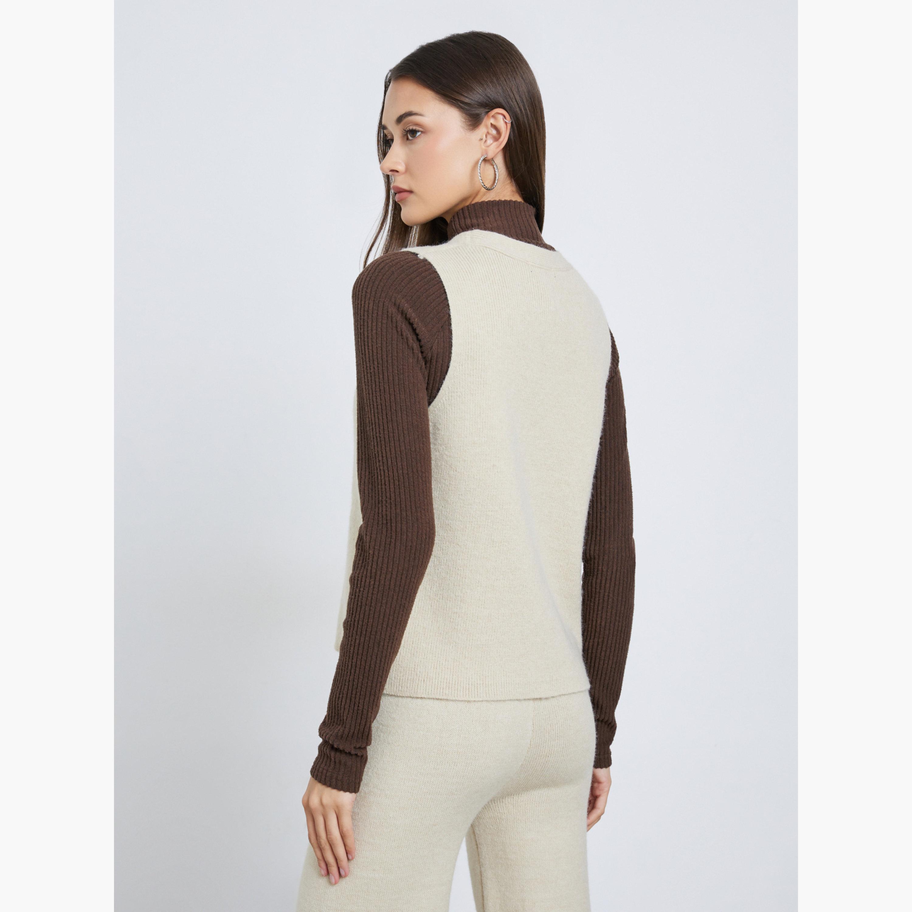 ستايلي - سترة محبوكة مسطحة بدون أكمام ورقبة على شكل حرف V-women-winterwear-coatsandjackets-waistcoats-image-5