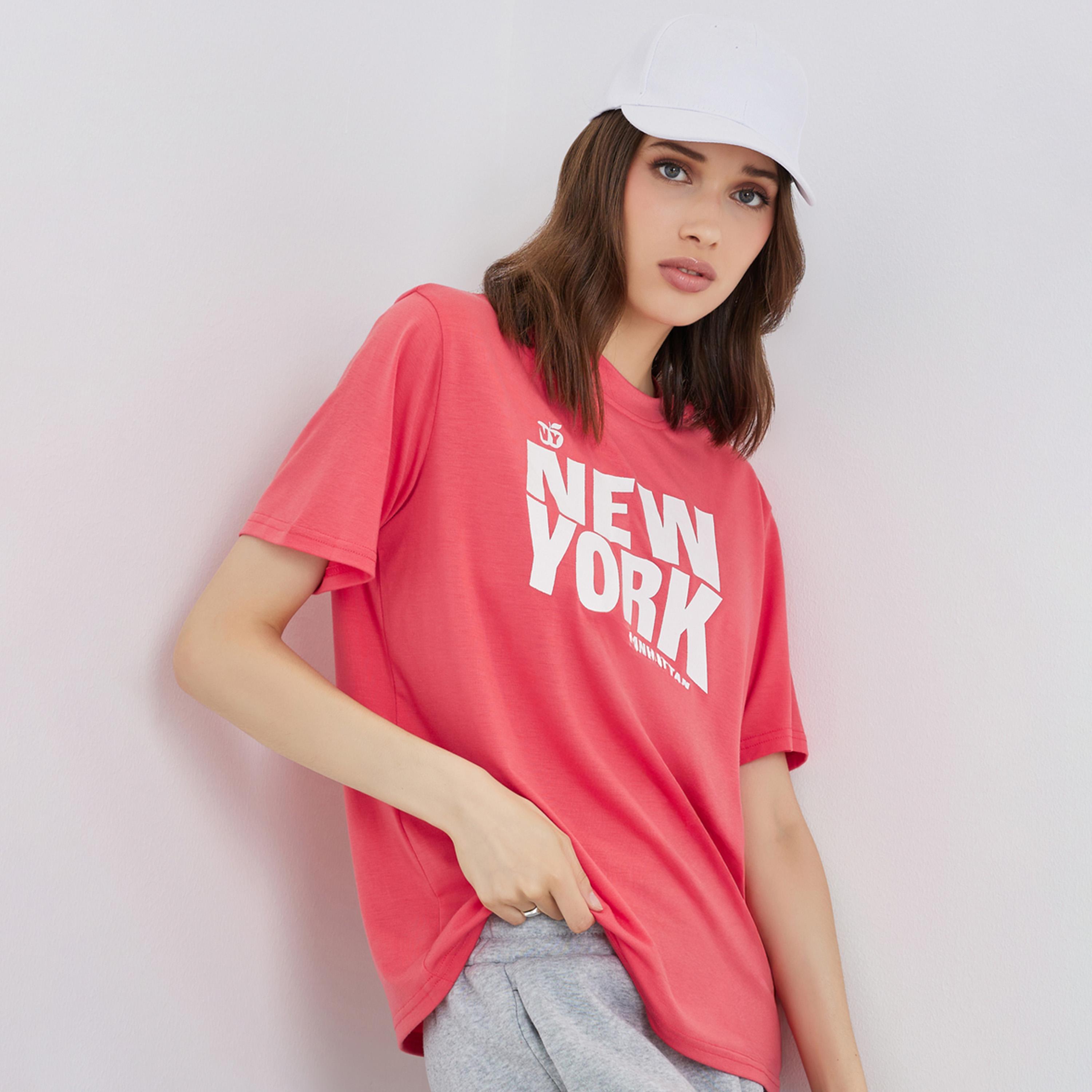 ستايلي - تي شيرت مريح بطبعة نيويورك لون وردي-women-clothing-tshirts-image-1
