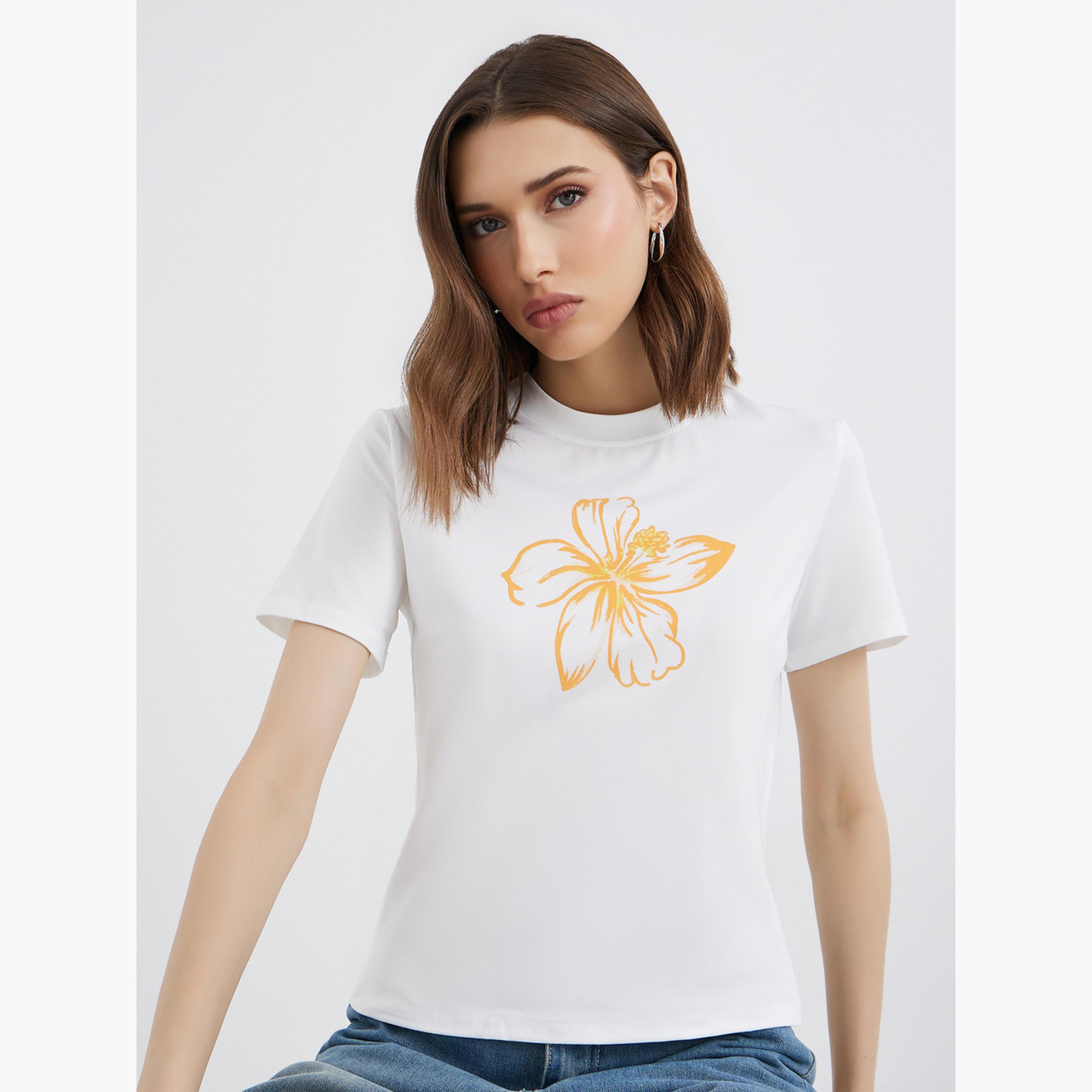 ستايلي - تي شيرت قطني أبيض بطبعة جرافيكية-women-clothing-tshirts-image-3