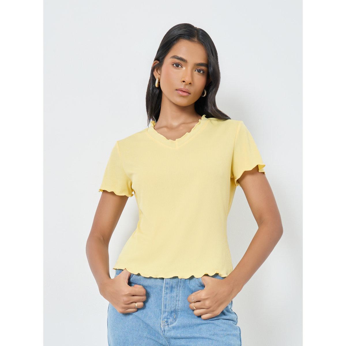 تيشيرت سادة بتفاصيل حواف متعرجة-women-clothing-tshirts-image-4
