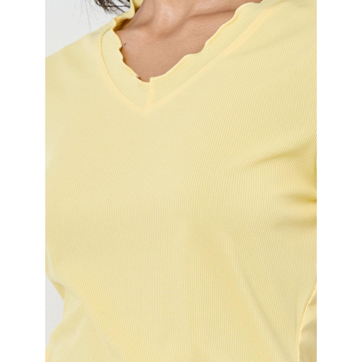تيشيرت سادة بتفاصيل حواف متعرجة-women-clothing-tshirts-image-2