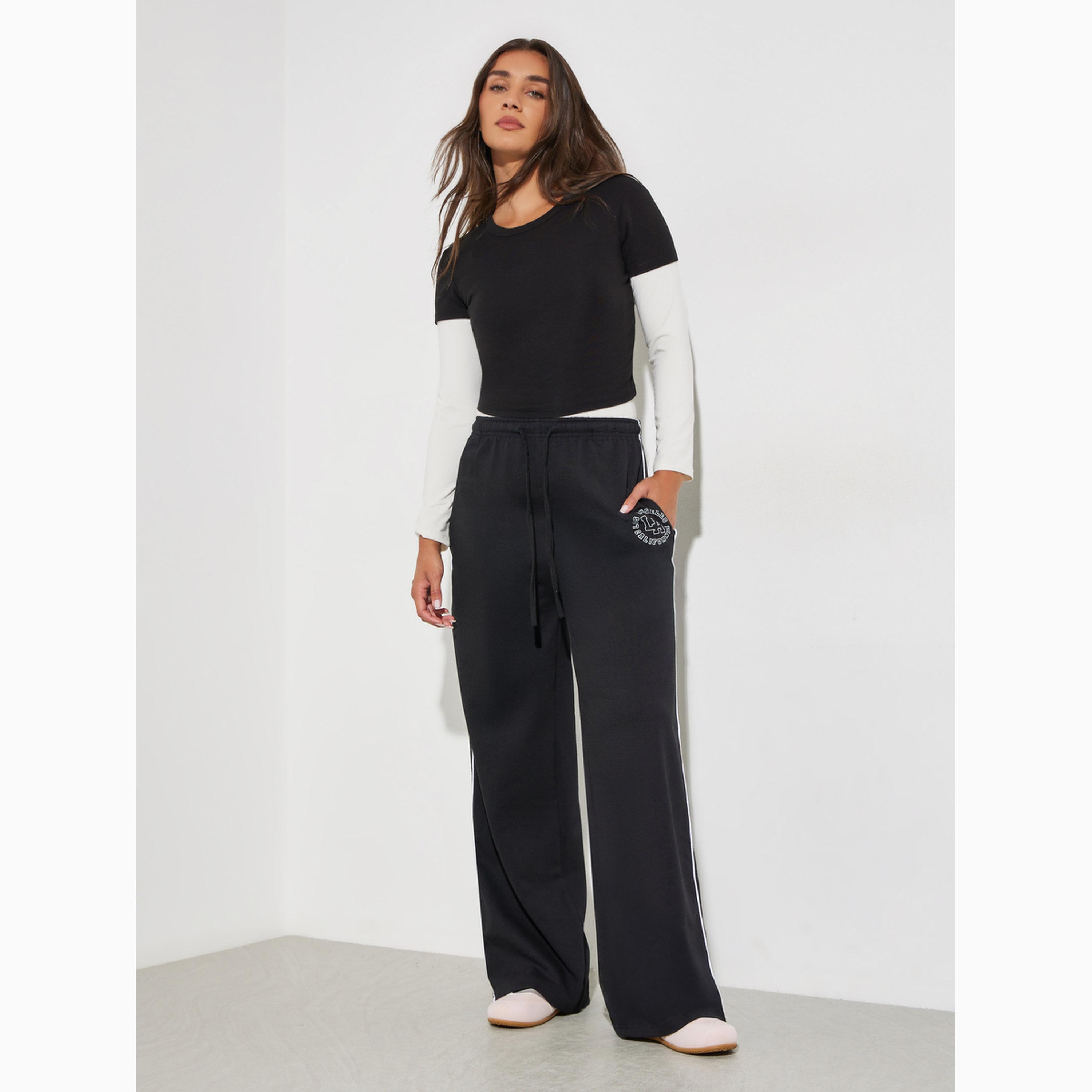 جوغر بأرجل واسعة وتفاصيل خطوط أسود-women-clothing-bottoms-joggers-image-2
