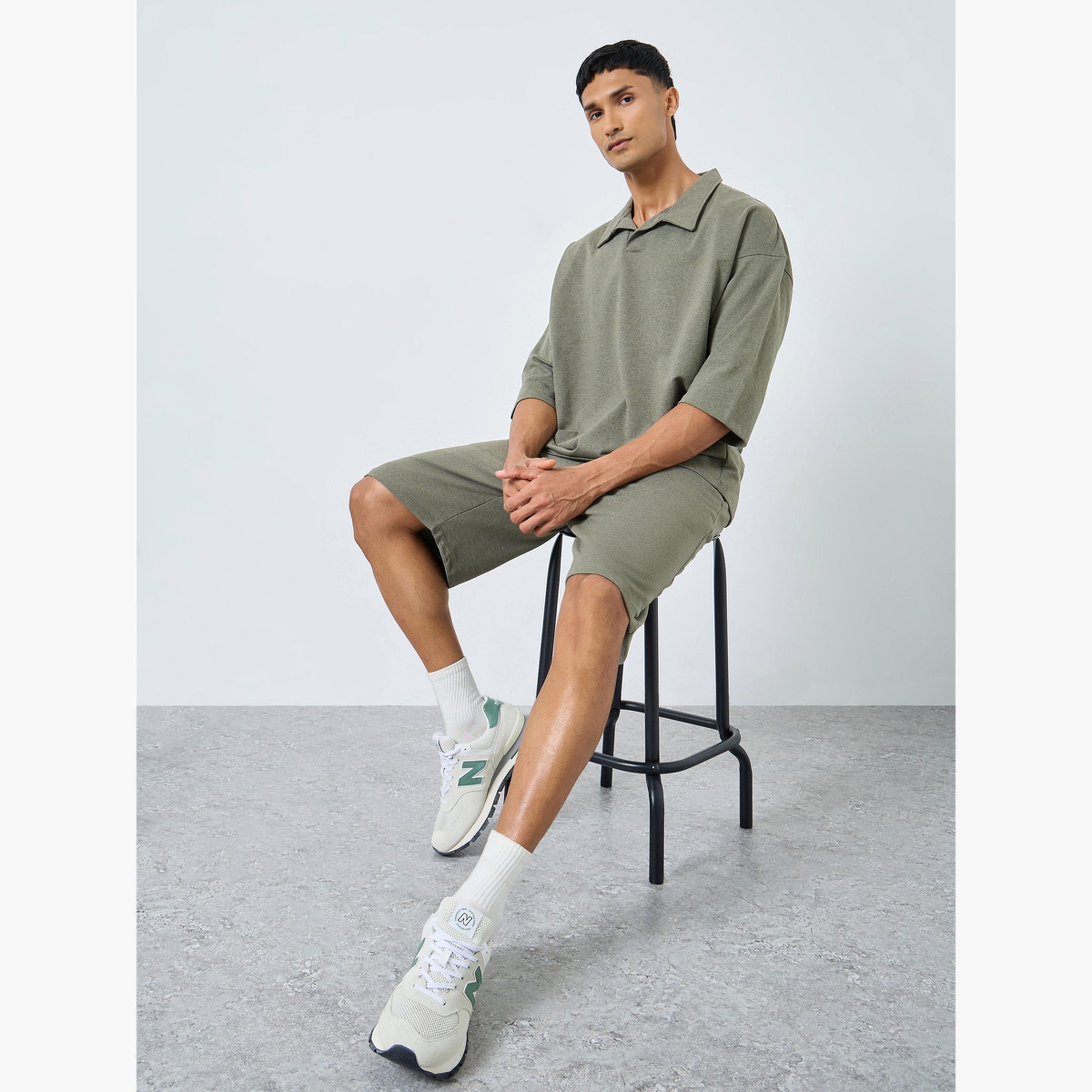 طقم منسق من بولو وشورت بلون زيتوني للرجال-men-clothing-coordsets-image-3