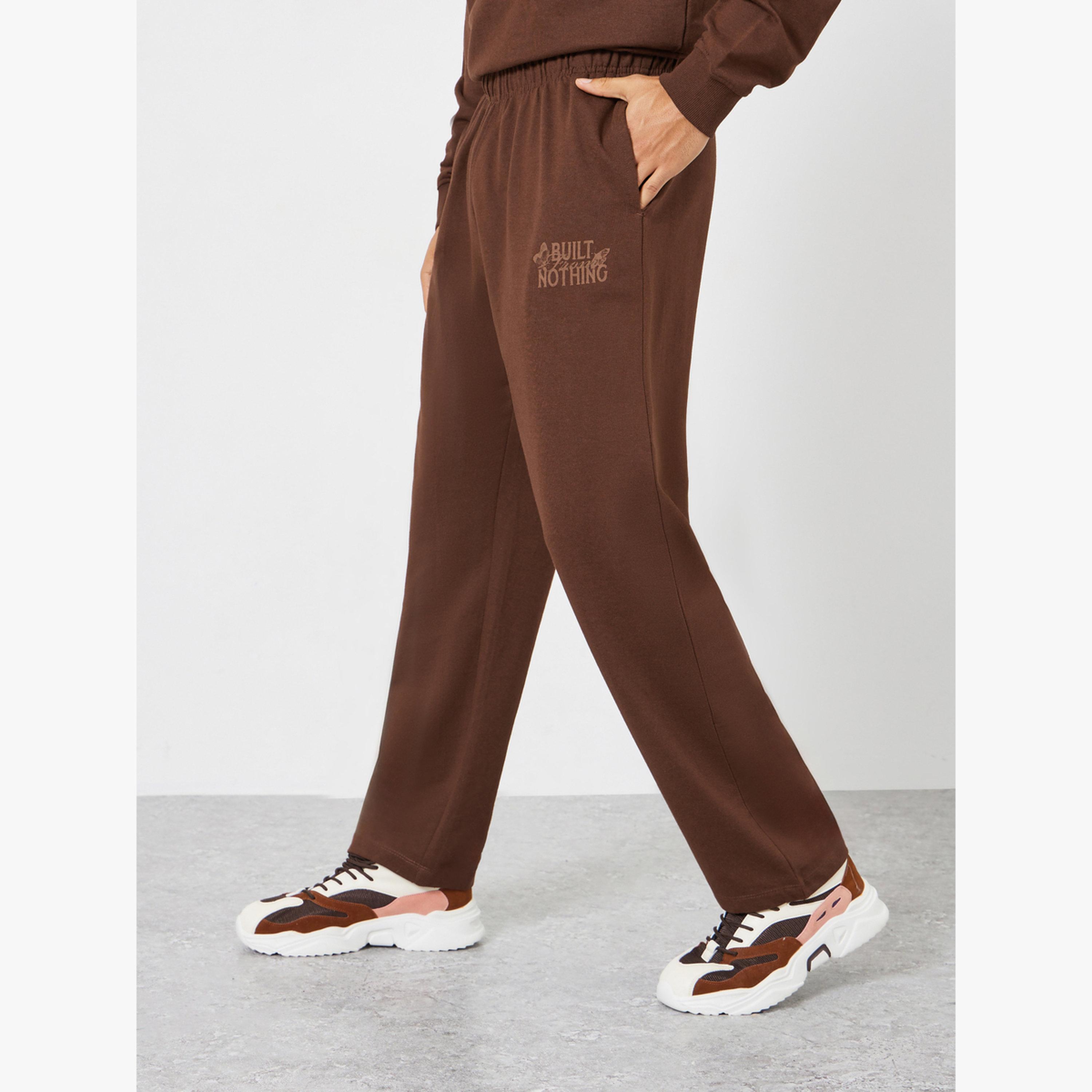 طقم منسق من سويت شيرت وجوغر بقصة مريحة-men-clothing-coordsets-image-6