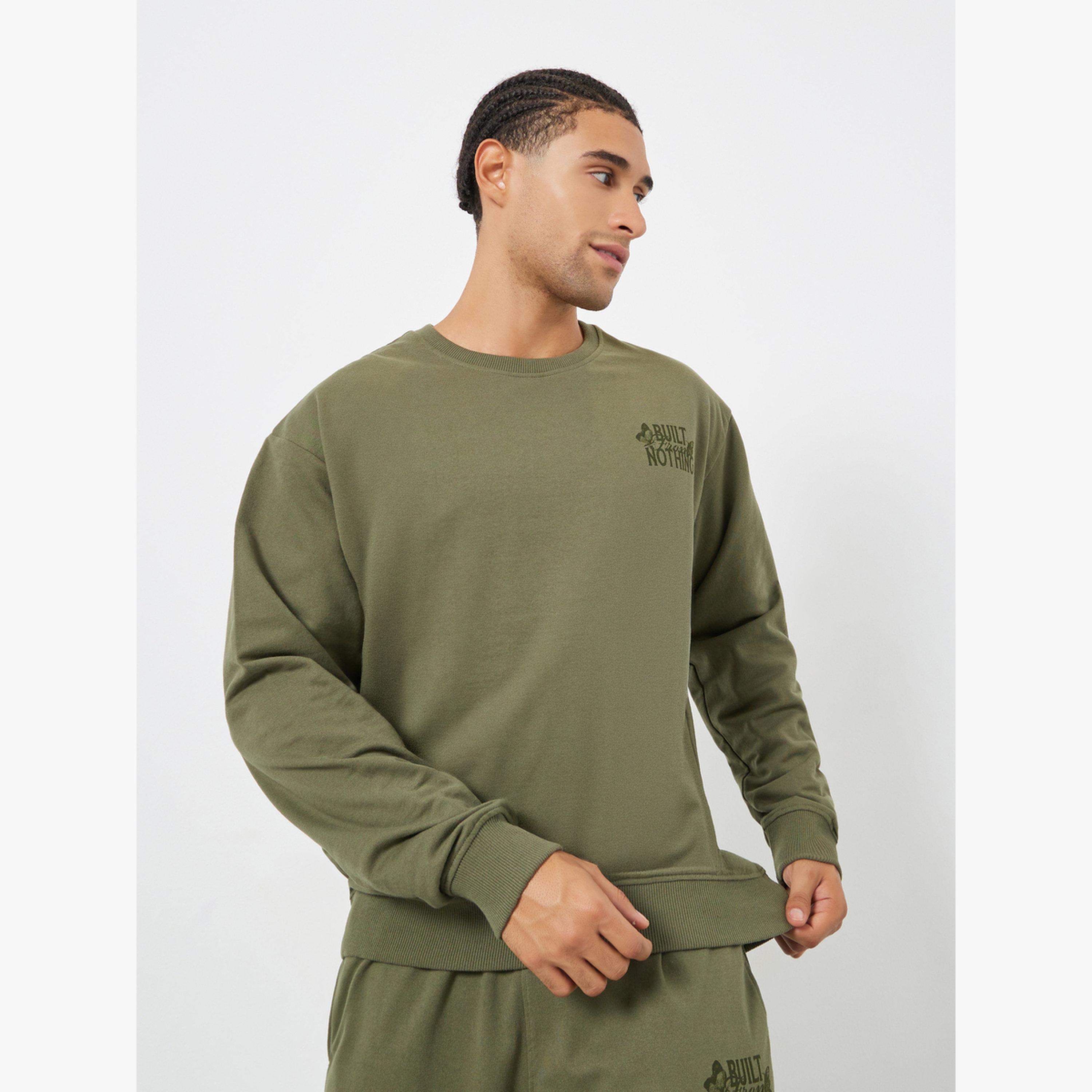 طقم منسق من سويت شيرت وجوغر بقصة مريحة-men-clothing-coordsets-image-3