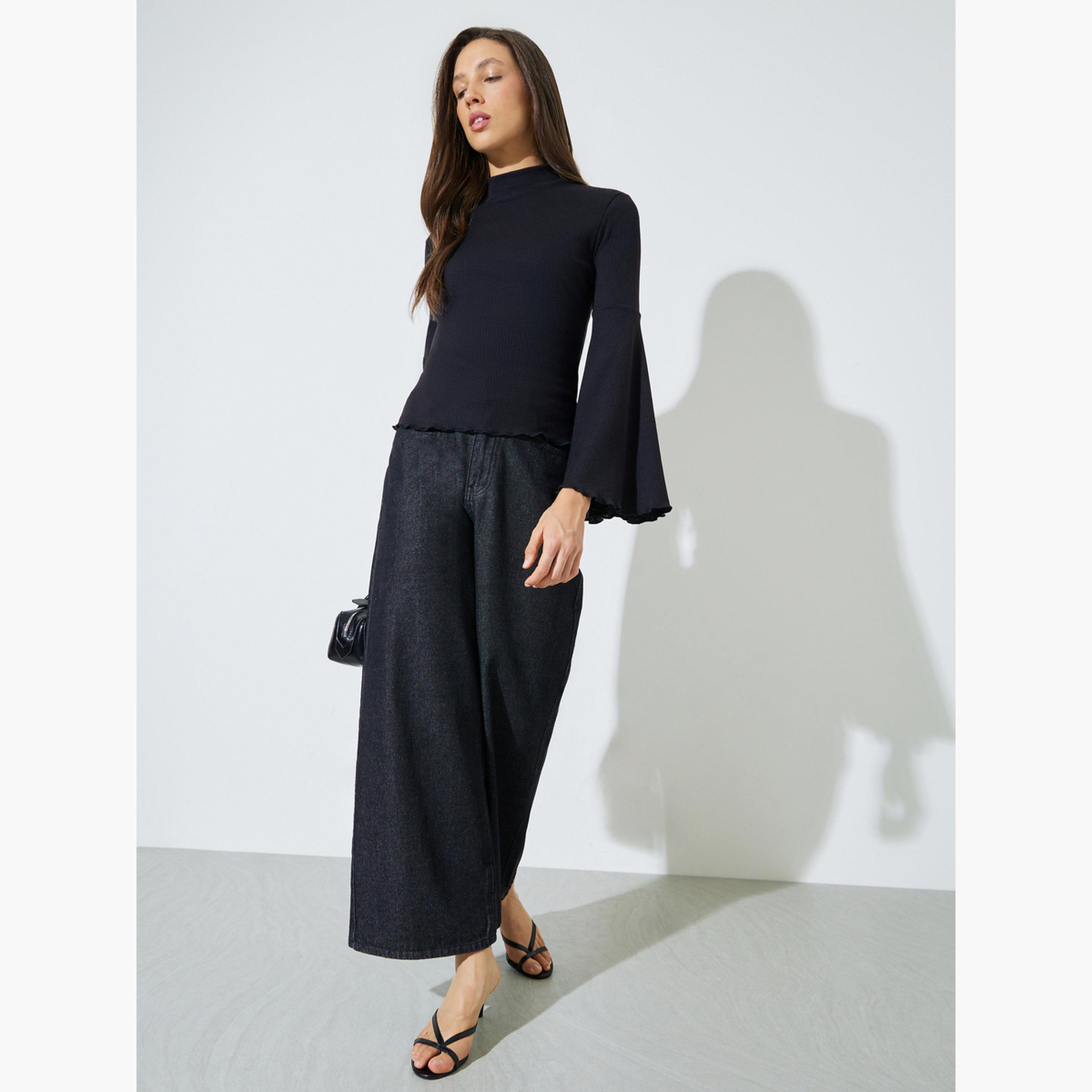 بلوزة محبوكة بتفاصيل مضلعة وأكمام جرس-women-clothing-shirtsandblouses-blouses-image-2