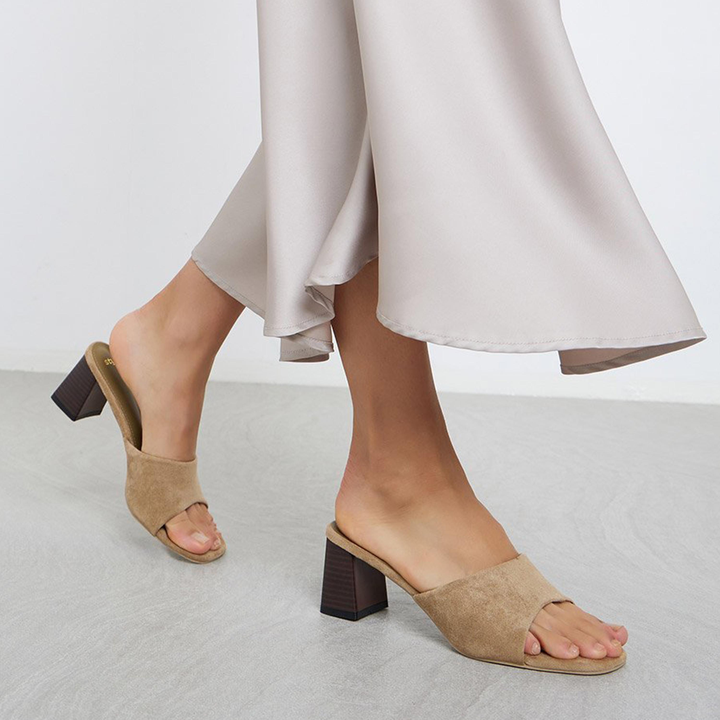 ستايلي - حذاء للنساء بكعب عريض بلون الكاكي-women-shoes-heels-image-2