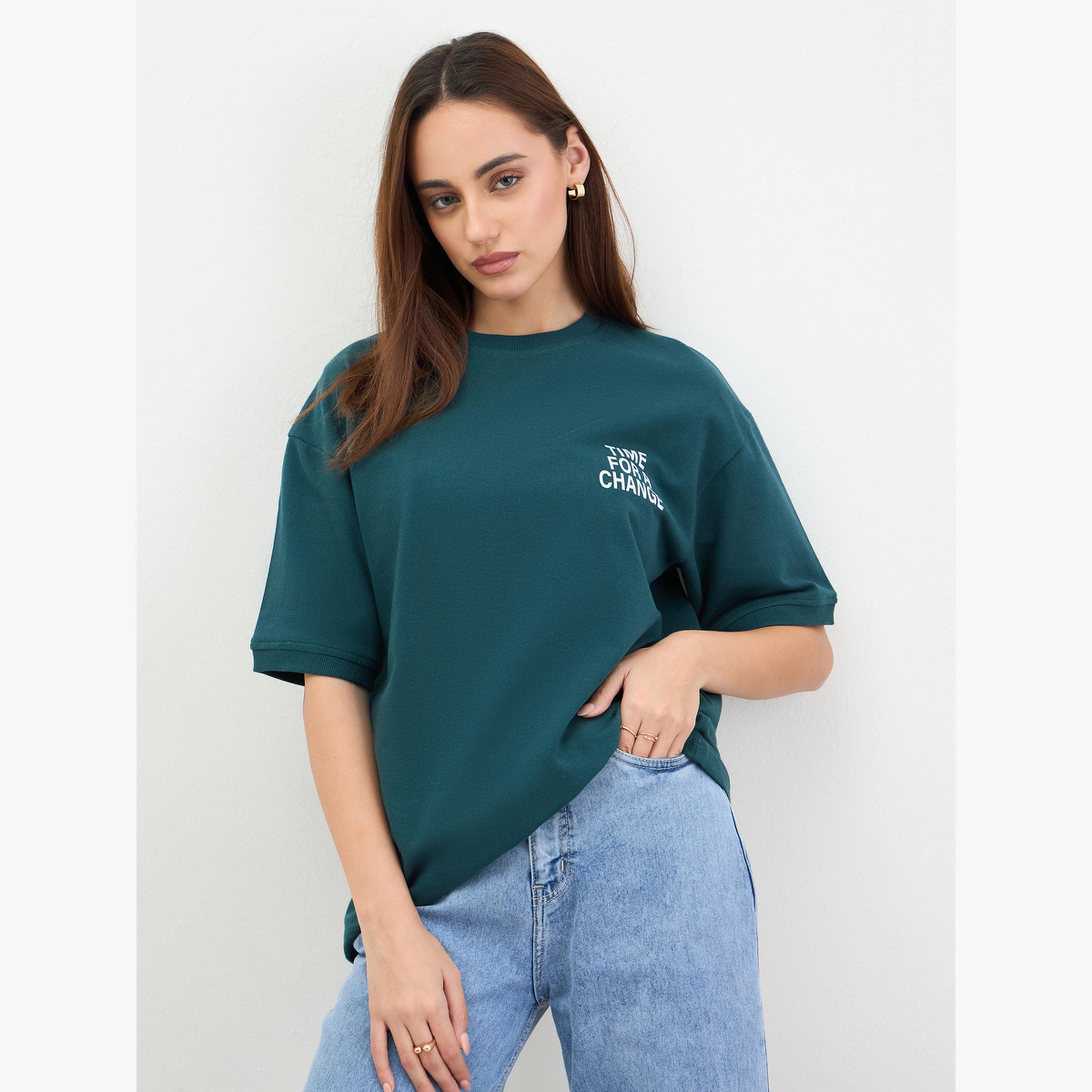تيشيرت واسع أخضر داكن بطبعة شعار-women-clothing-tshirts-image-1