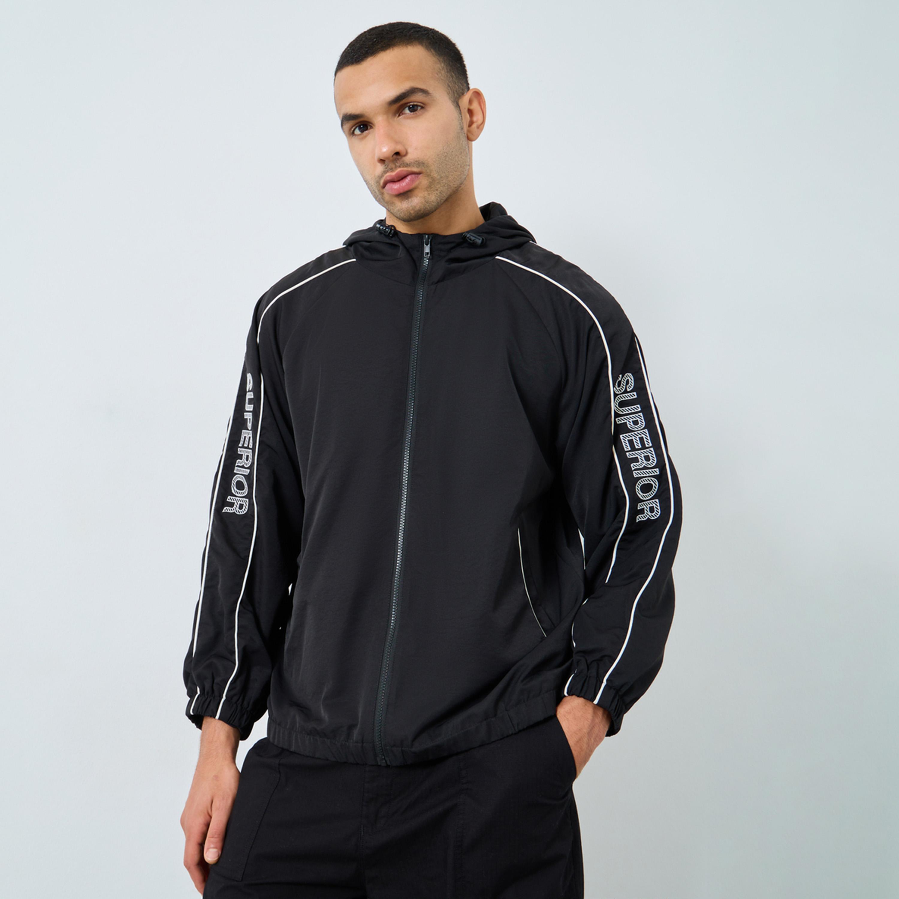 ستايلي - جاكيت رجالي أسود حجم كبير بطبعة فاخرة واقي من الرياح-men-clothing-jacketsandblazers-jackets-image-1