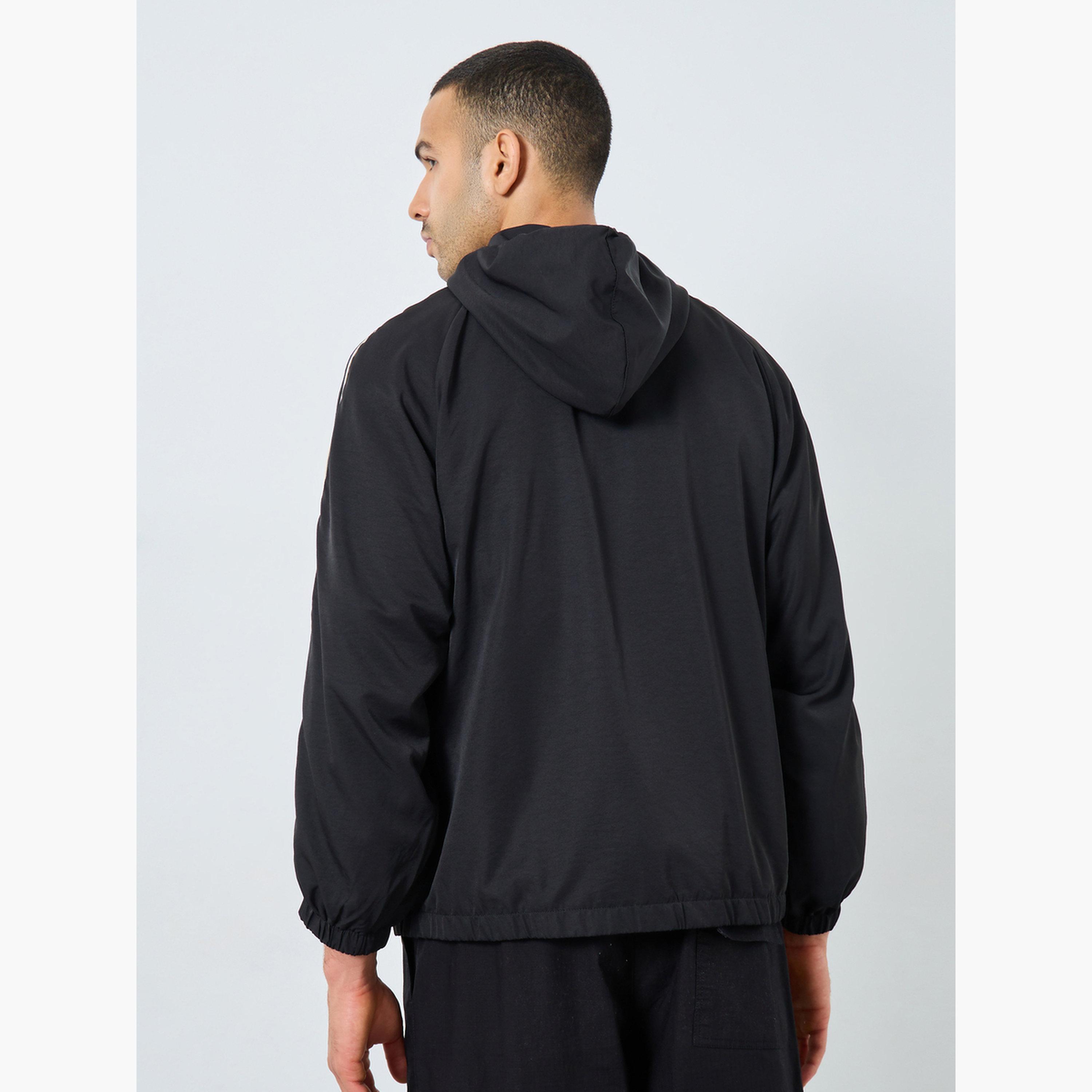 ستايلي - جاكيت رجالي أسود حجم كبير بطبعة فاخرة واقي من الرياح-men-clothing-jacketsandblazers-jackets-image-4