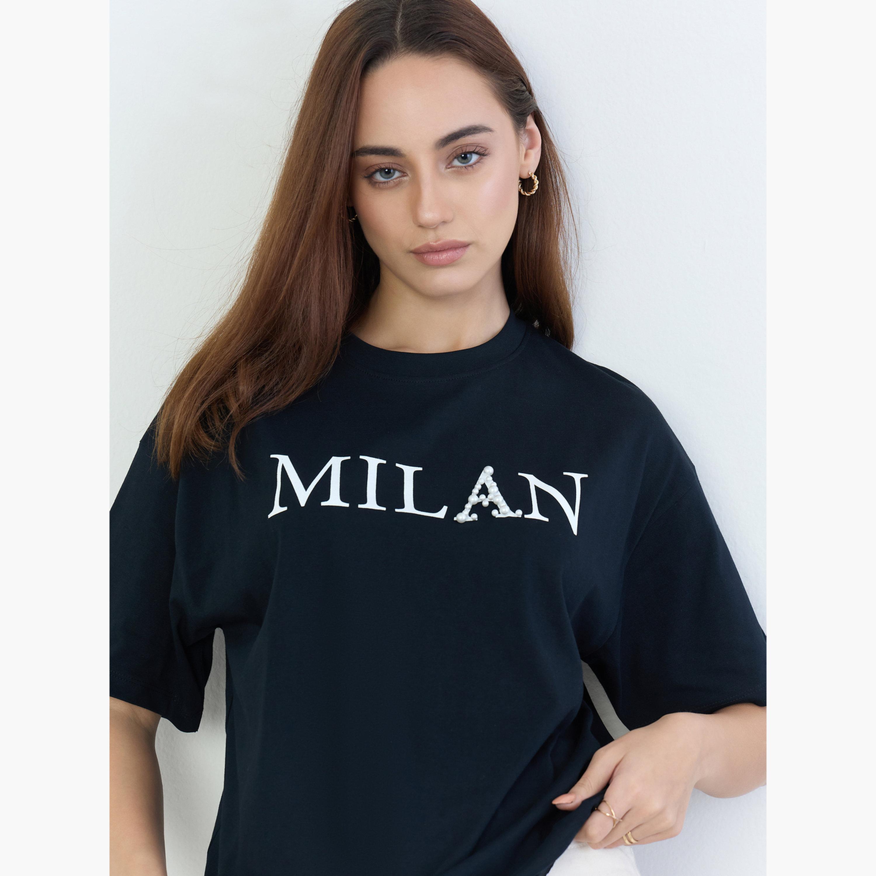 ستايلي - تي شيرت أسود مقاس واسع ببطبعة شعار-women-clothing-tshirts-image-4