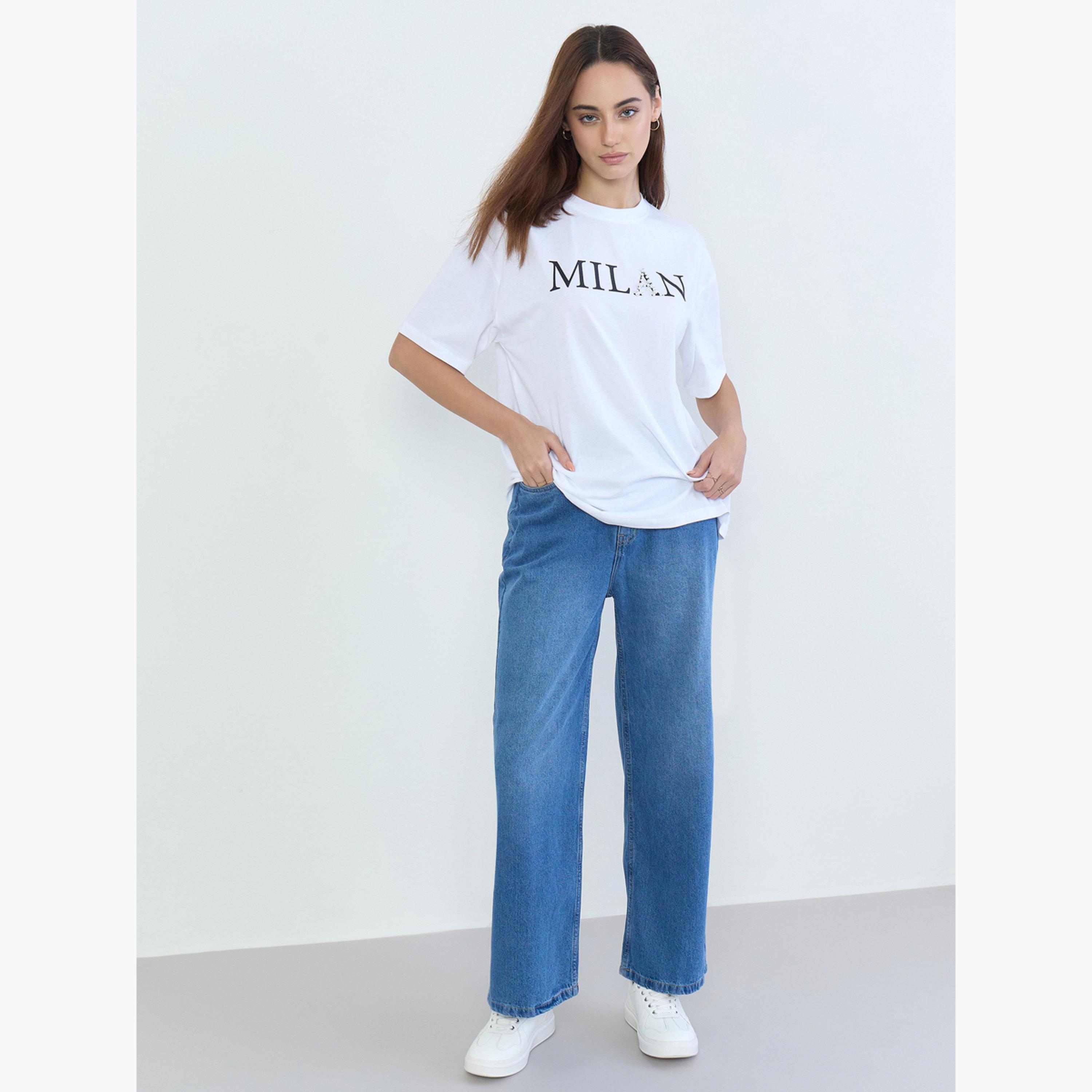 ستايلي - تي شيرت أبيض مقاس واسع بطبعة عليه شعار-women-clothing-tshirts-image-2
