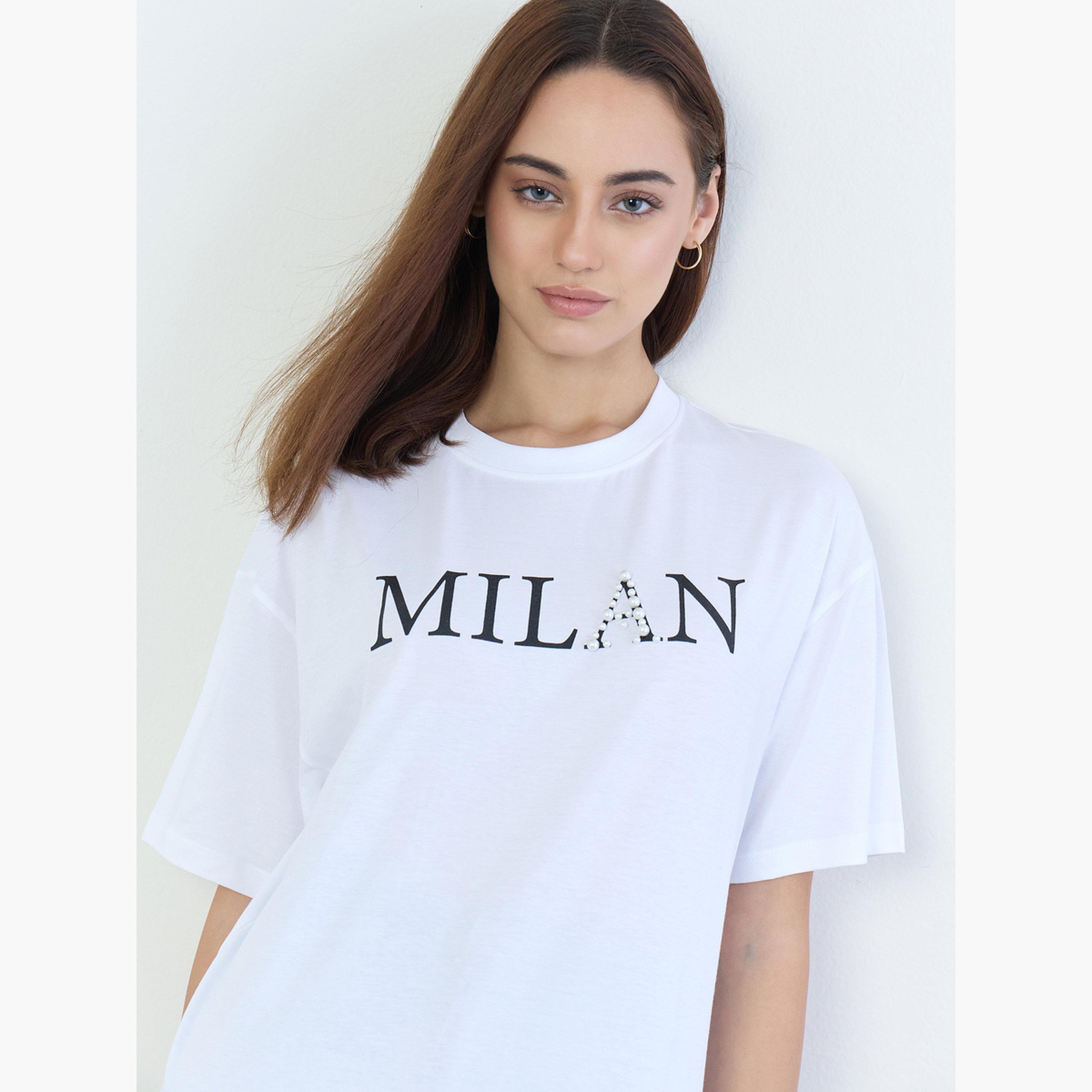 ستايلي - تي شيرت أبيض مقاس واسع بطبعة عليه شعار-women-clothing-tshirts-image-4