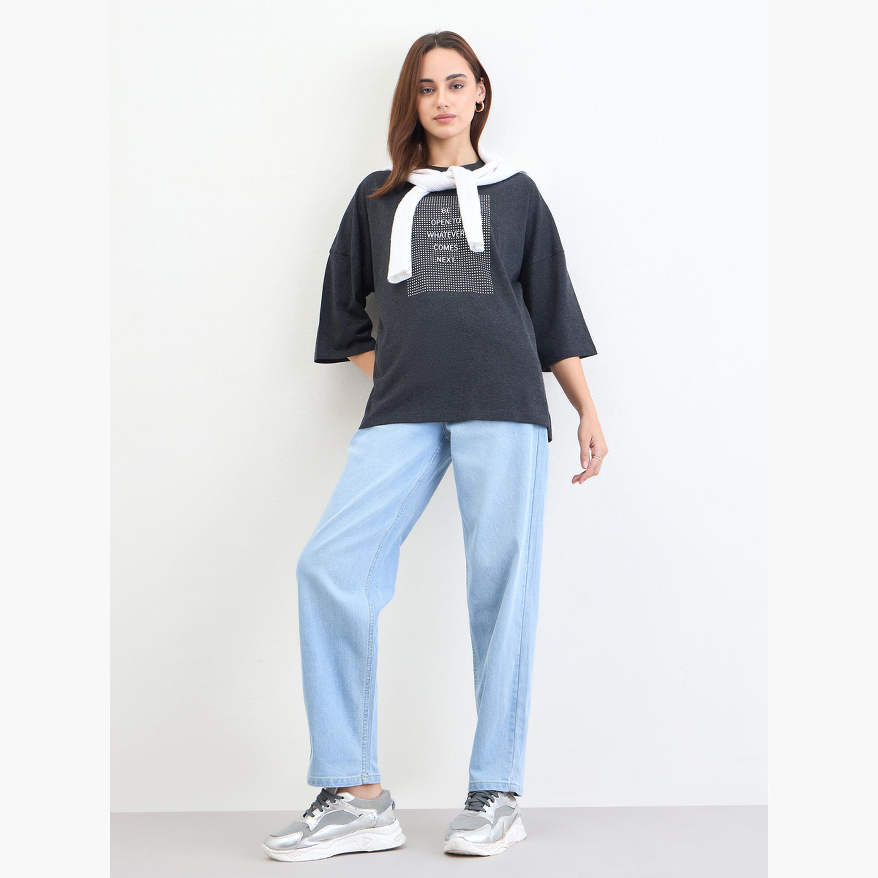 ستايلي - تيشيرت رمادي غامق مقاس واسع بشعار وأكمام 3/4-women-clothing-tshirts-image-2